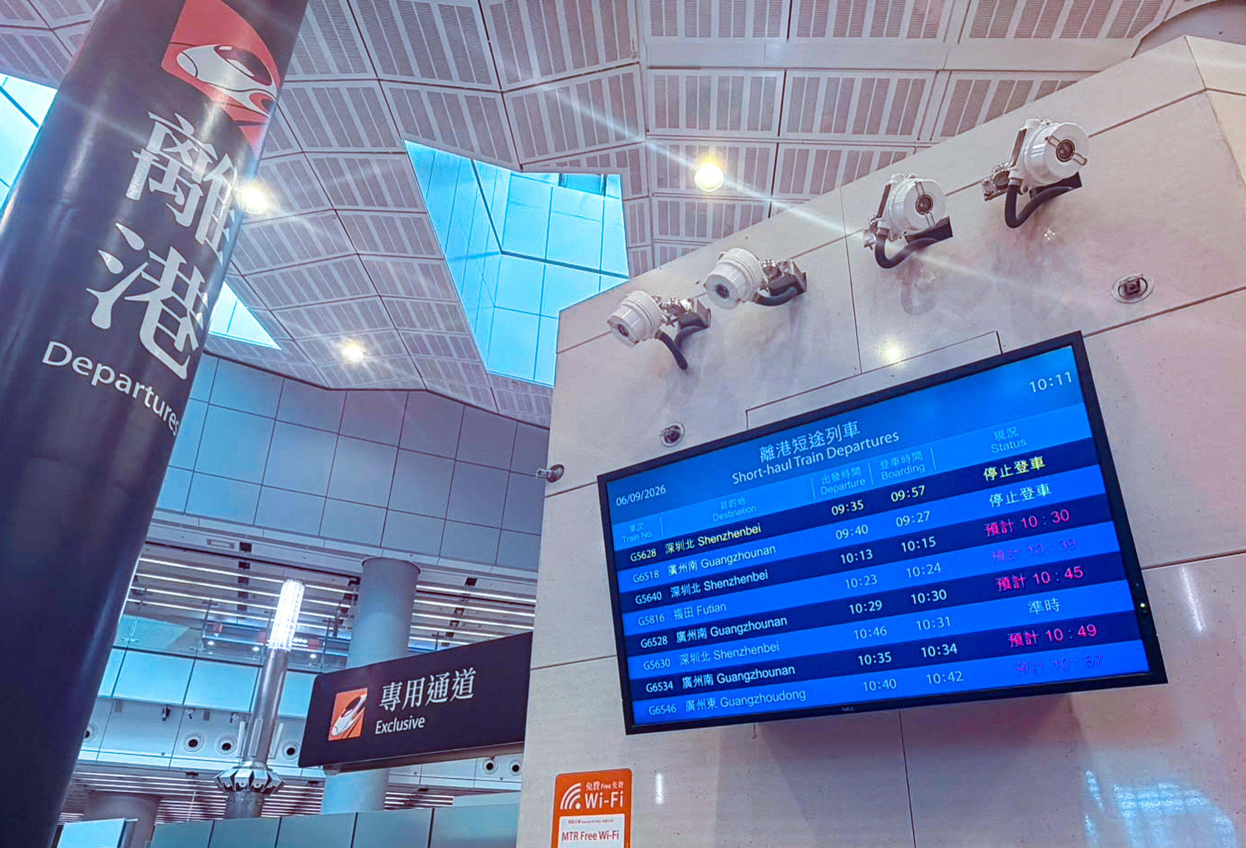 According to rail app 12306, at least 15 northbound trains were delayed, including those to Shenzhen and Guangzhou. Photo: Eric Jiang