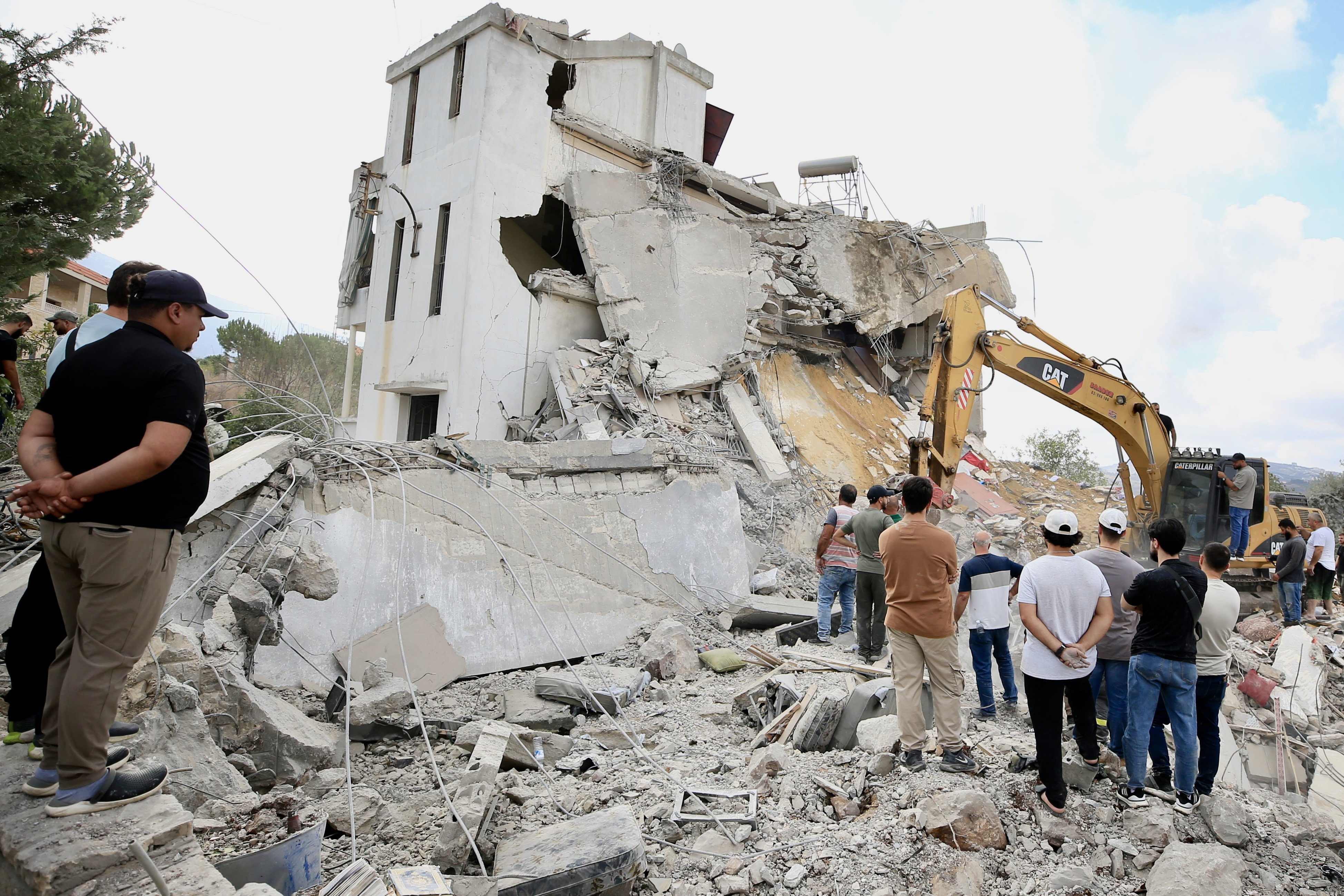 People inspect the destruction caused by an Israeli air strike in Arab Salim, southern Lebanon on Sunday. Photo: EPA