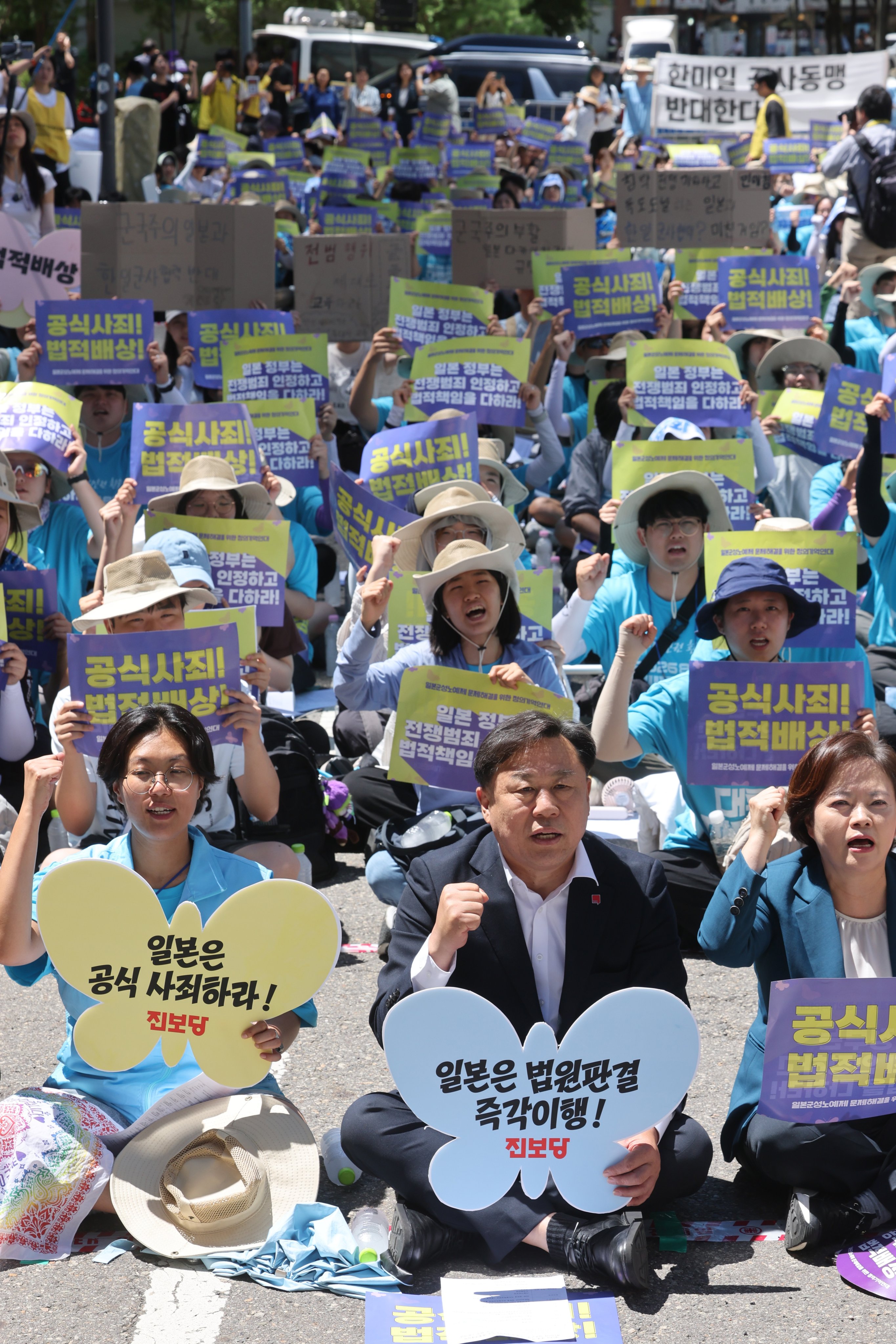 Protesters hold a regular Wednesday rally near the Japanese embassy in Seoul on August 12 to call for Japan’s apology and compensation for the victims of the Japanese army’s sexual slavery during the second world war. Photo: EPA