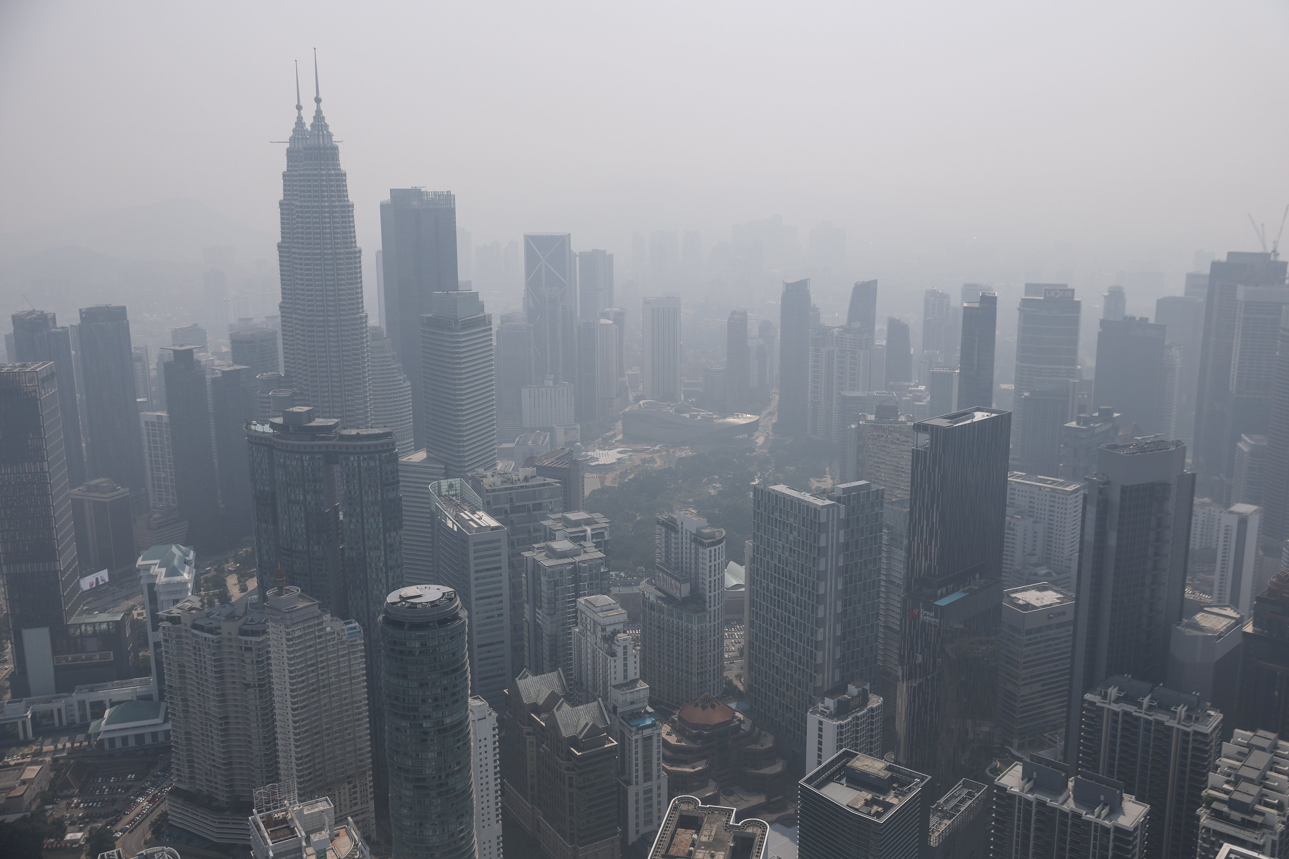 Malaysia lifts haze emergency in Sarawak but warns of very unhealthy air pollution; tourism players stay upbeat for last quarter