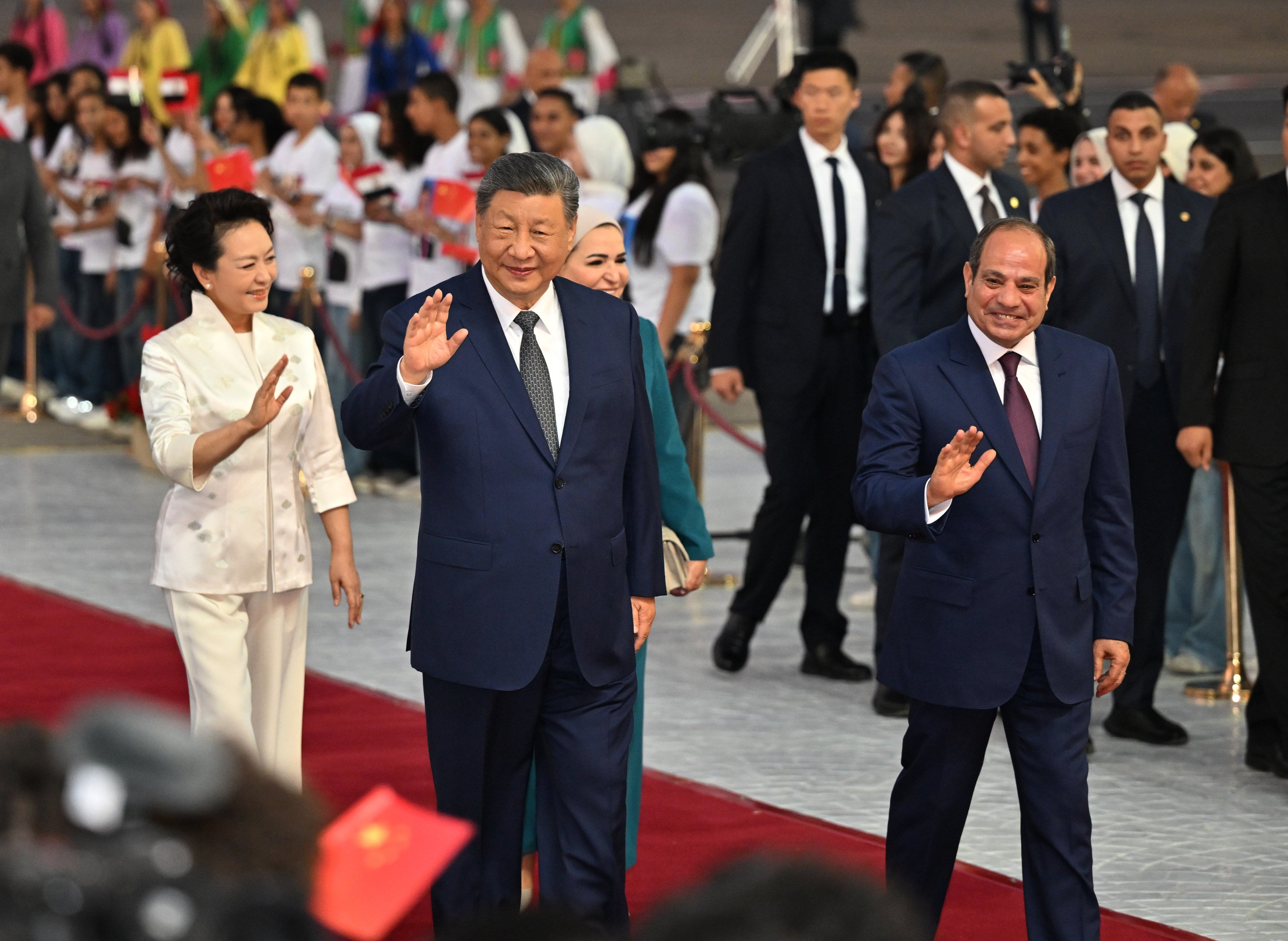 Chinese President Xi Jinping and his wife Peng Liyuan are welcomed by Egyptian President Abdel-Fattah el-Sissi and his wife Entissar Amer upon their arrival at Cairo International Airport on September 1. Photo: Xinhua via AP