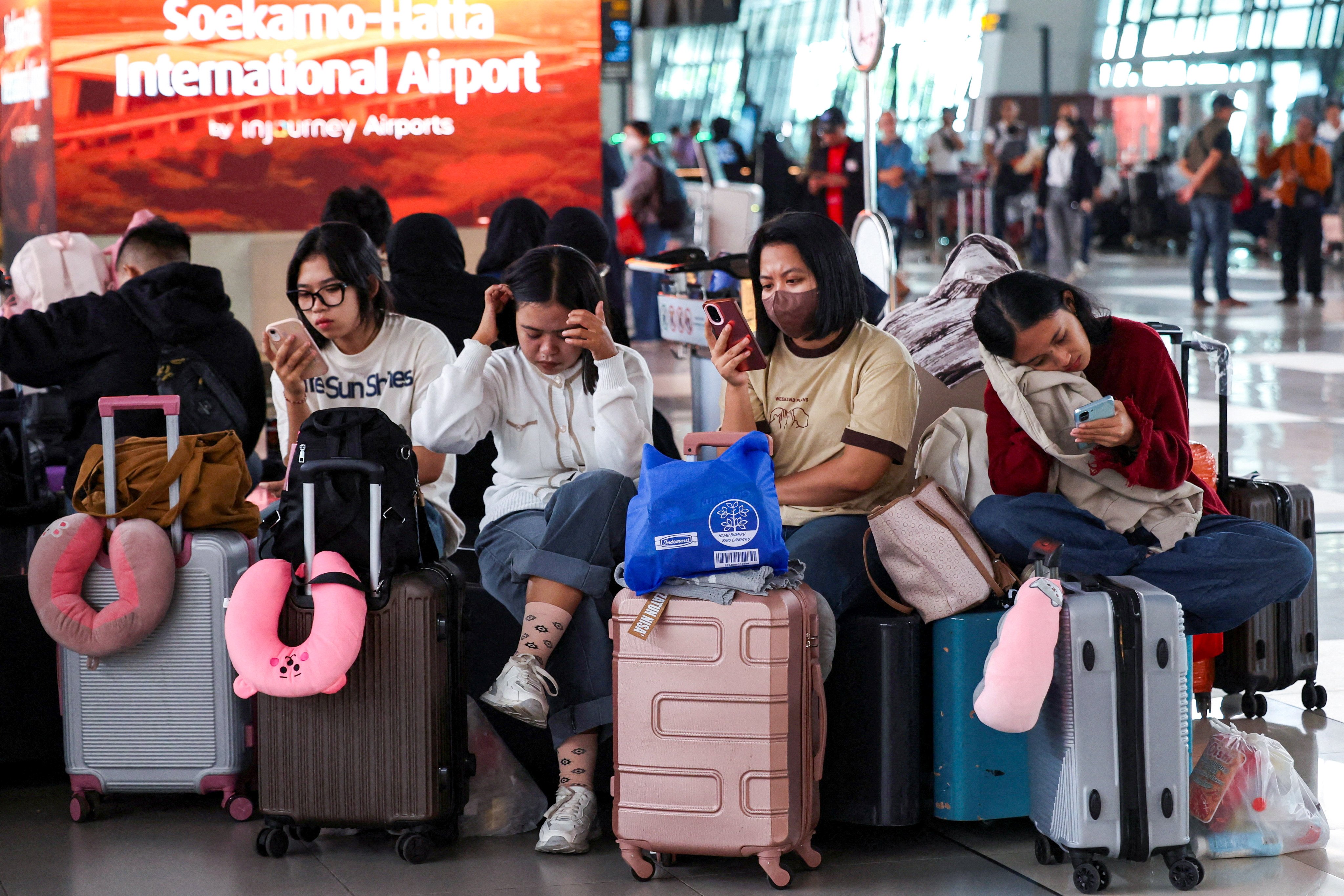 Hong Kong agencies warn of lingering Jakarta flight delays after volcano eruption