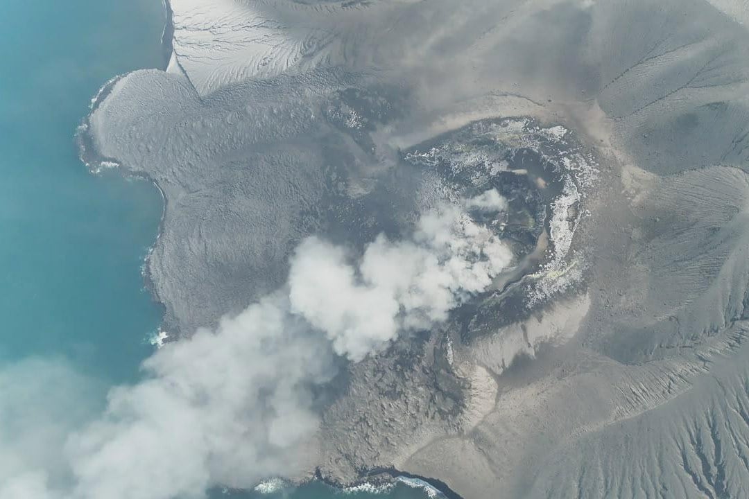 Mount Anak Krakatoa erupted on Saturday, spewing a fountain of lava and a plume of volcanic ash. Photo: AP