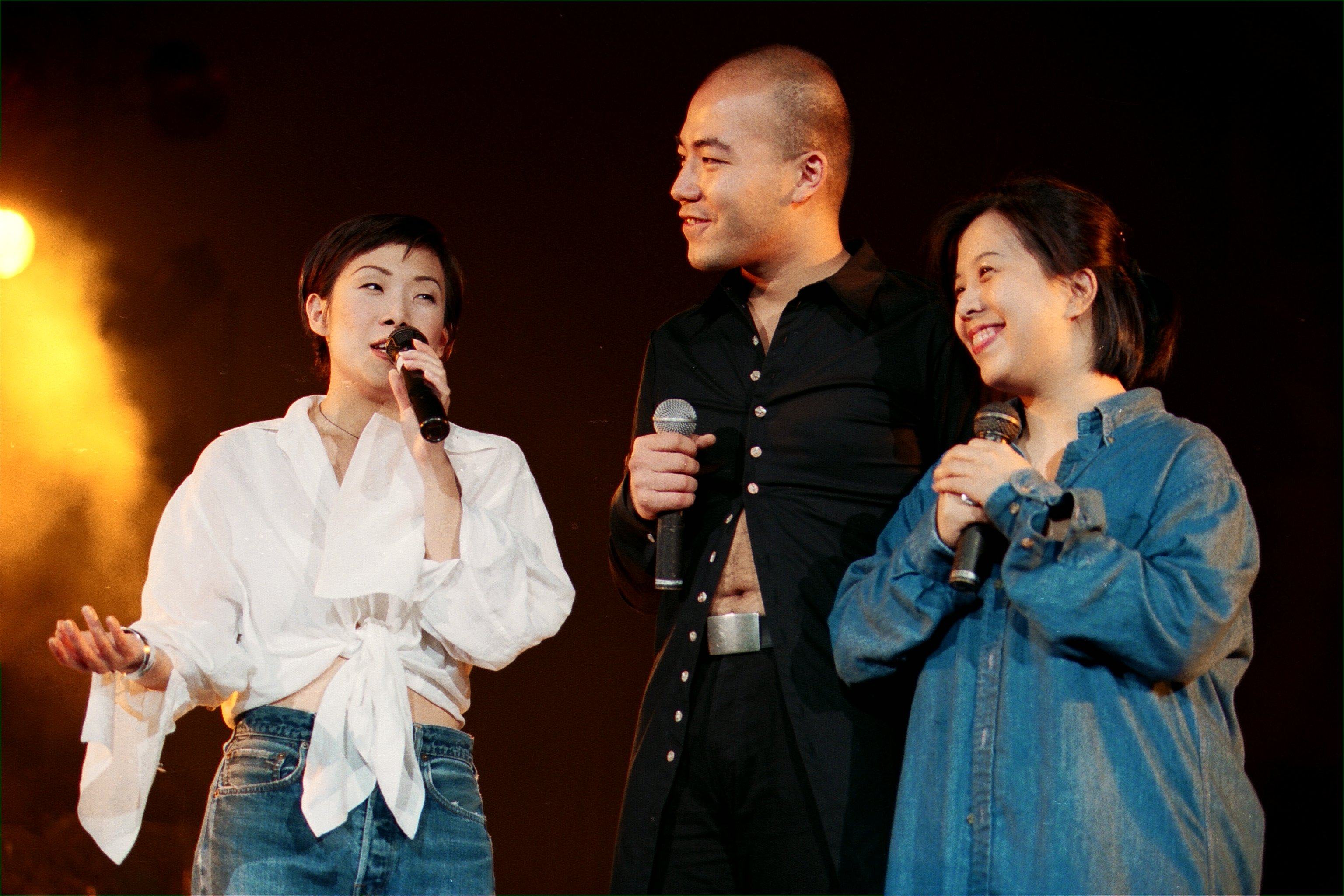Wyman Wong (centre) and fellow Commercial Radio Hong Kong DJ Lois Kwok Ching (right) talk to Cantopop star Sandy Lam Yik-lin at her concert in 1994. Photo: SCMP