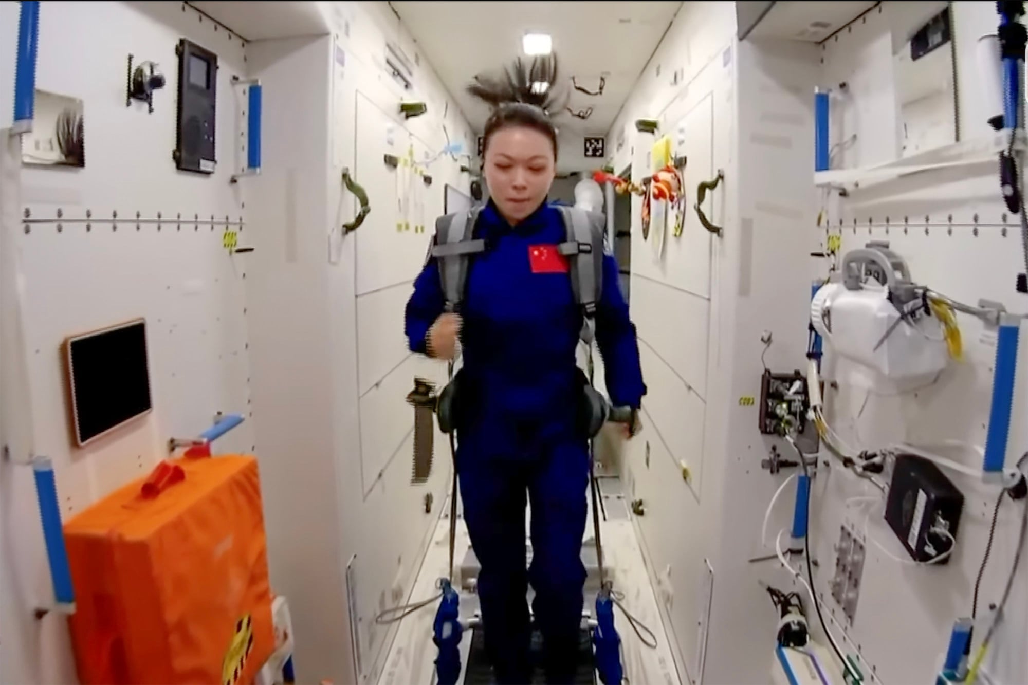 Lai Ka-ying demonstrates how she exercises in the space station. Photo: YouTube/RTHK