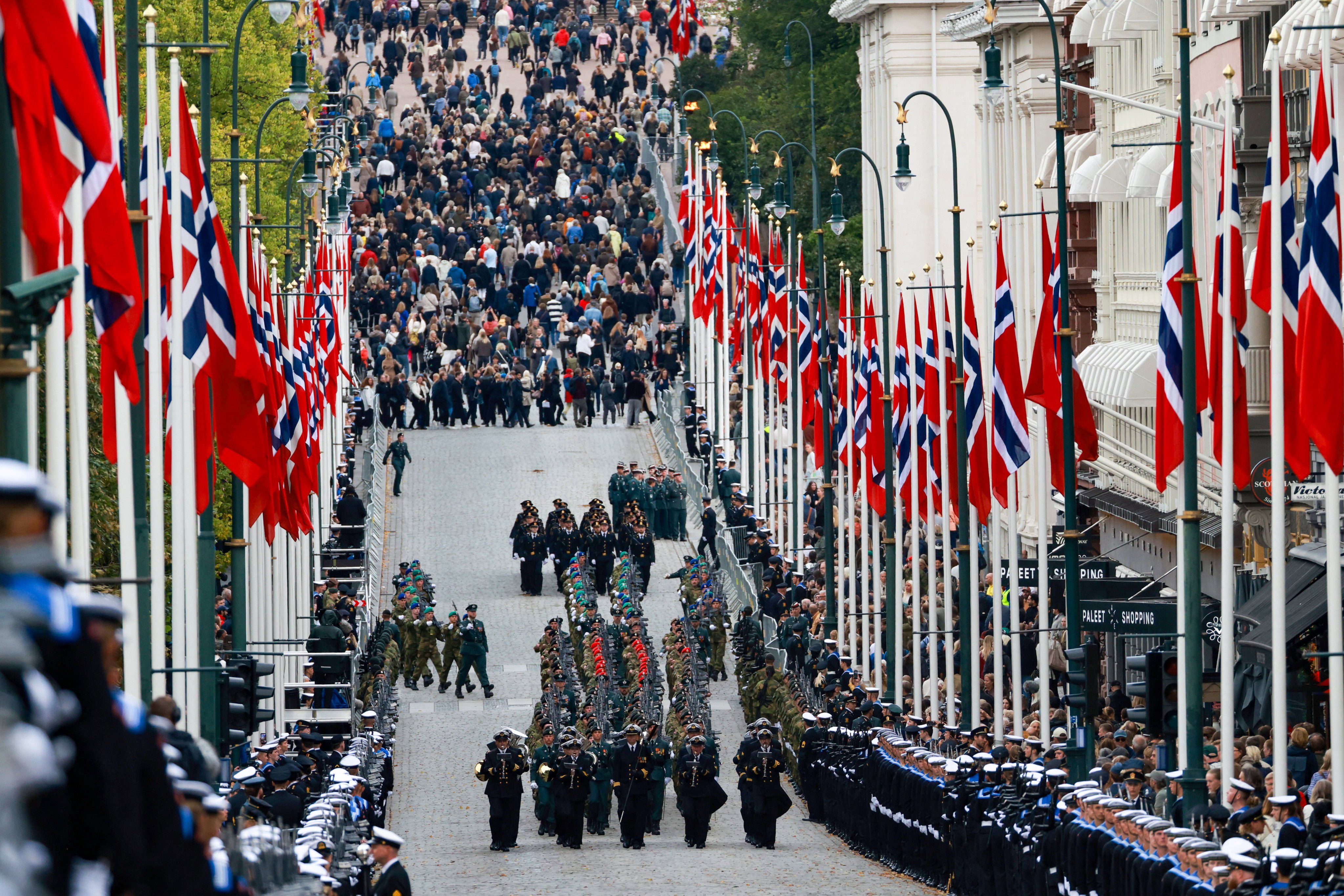 People flock to see the royal family on the Palace Balcony after King Harald V’s funeral in Oslo, Norway, on Wednesday. Photo: NTB/Hans Olav Torgersen via Reuters