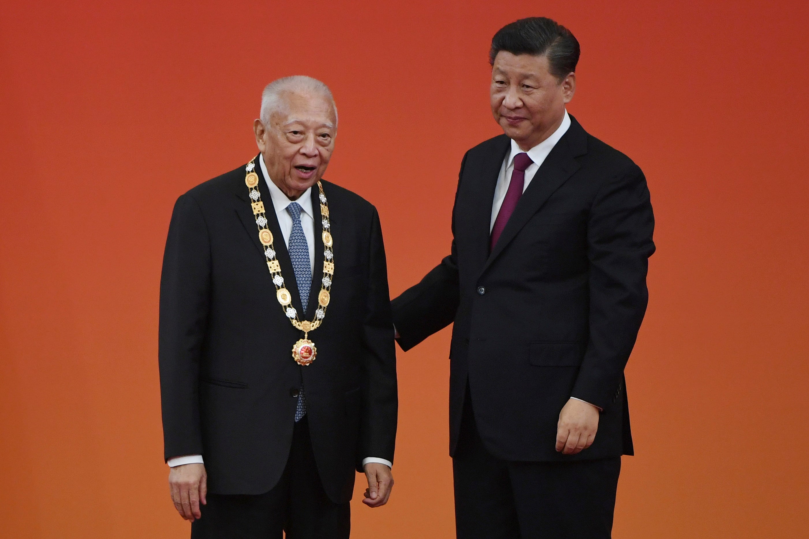 Former Hong Kong chief executive Tung Chee-hwa (left) receives an award from Chinese President Xi Jinping at Beijing’s Great Hall of the People in 2019. Photo: AP