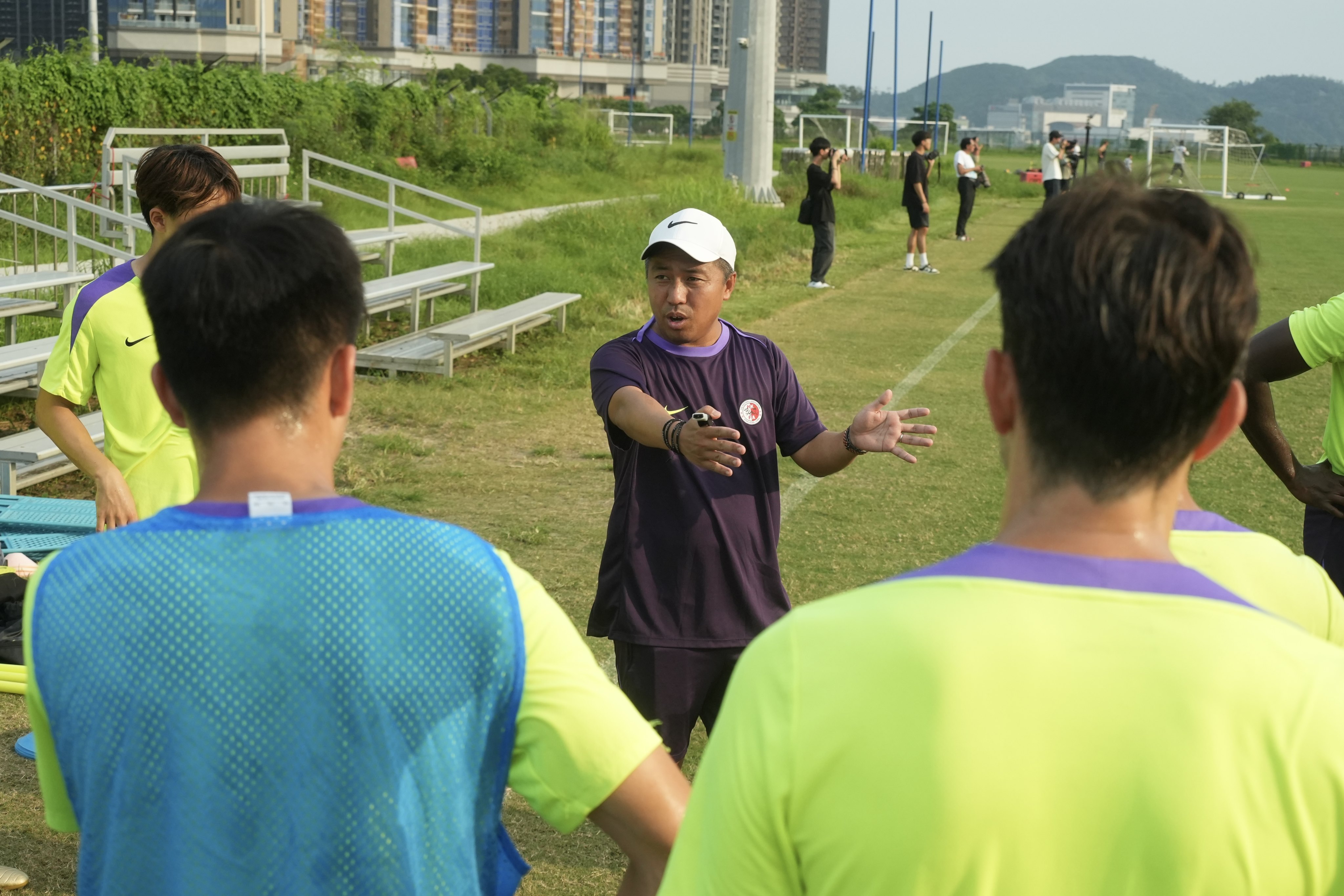 Tsang Chiu-tat issues instructions to his Hong Kong squad during training. Photo: Sun Yeung