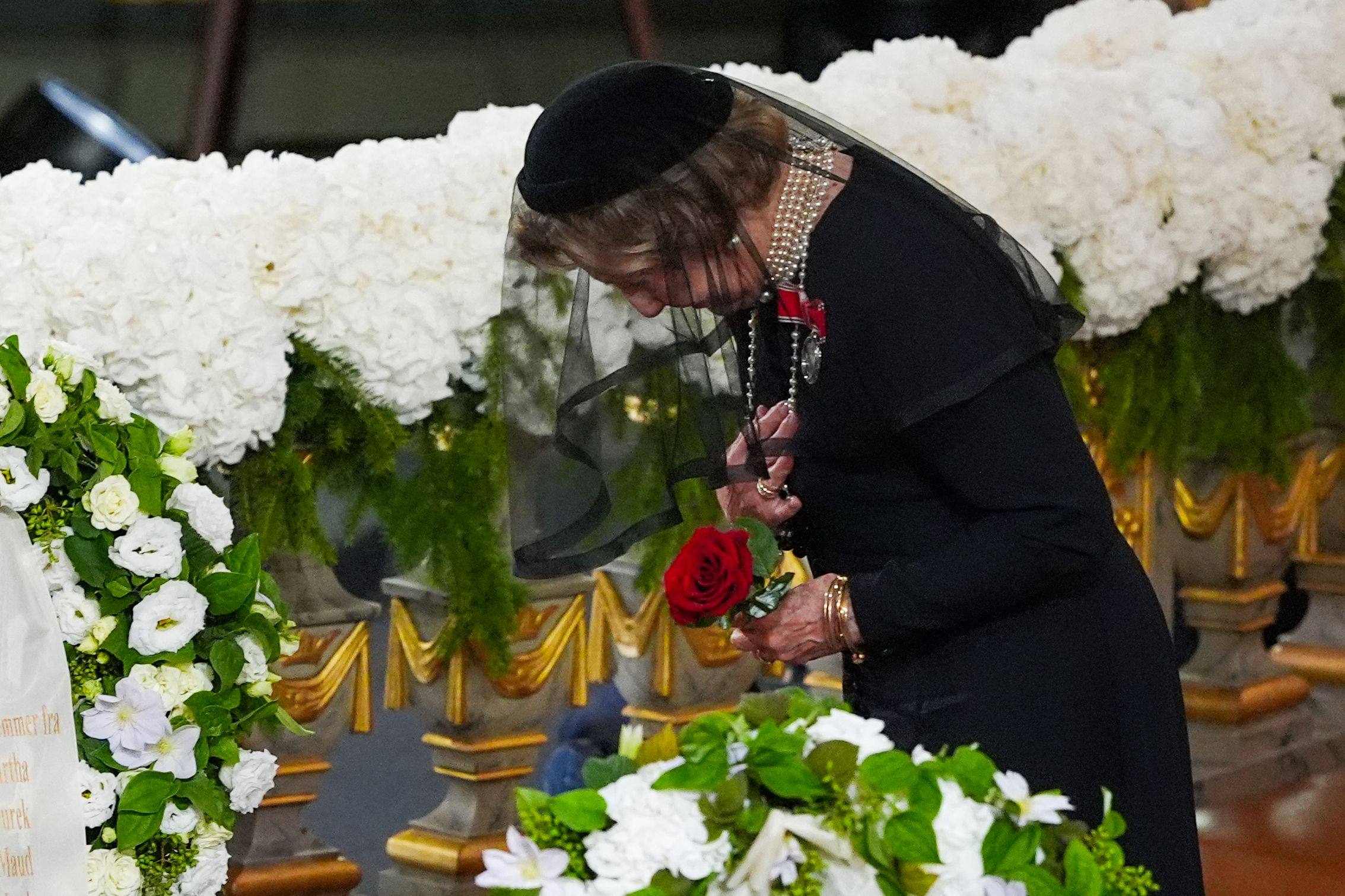Norways Queen Sonja places a rose on the coffin of her late husband, King Harald V, during his state funeral ceremony at Oslo Cathedral on Wednesday. Photo: AFP