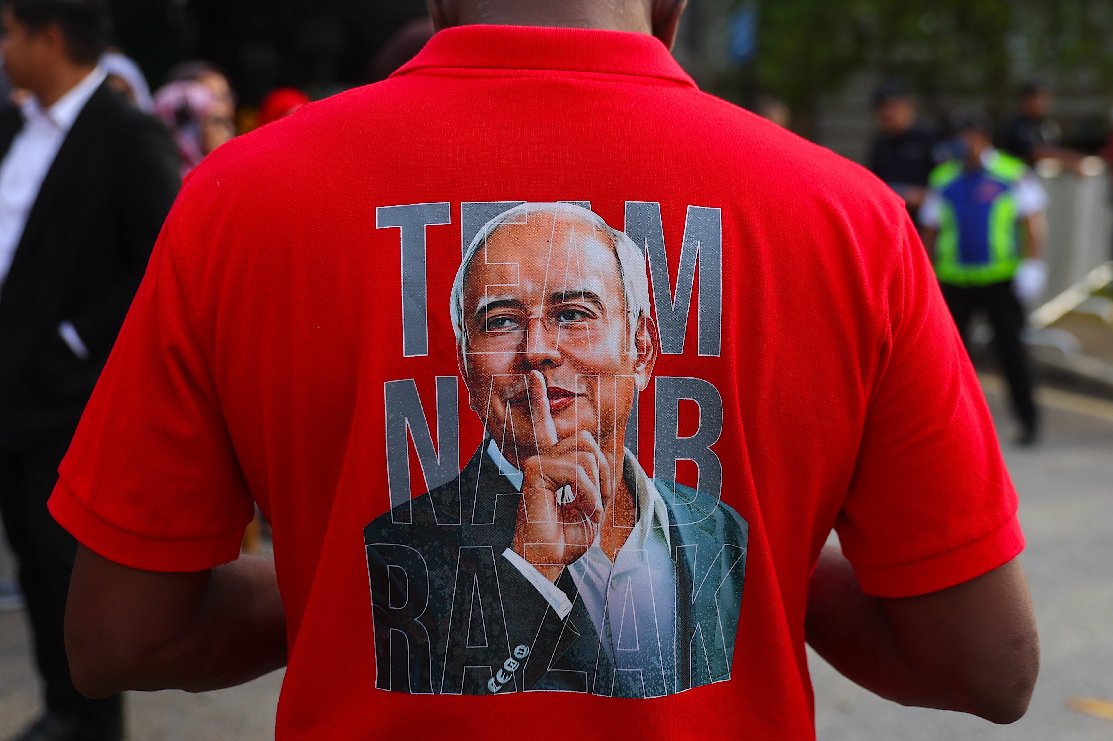 A supporter of former Malaysian prime minister Najib Razak wears a t-shirt displaying Razak’s face at the Federal Court in Putrajaya last year. Photo: EPA