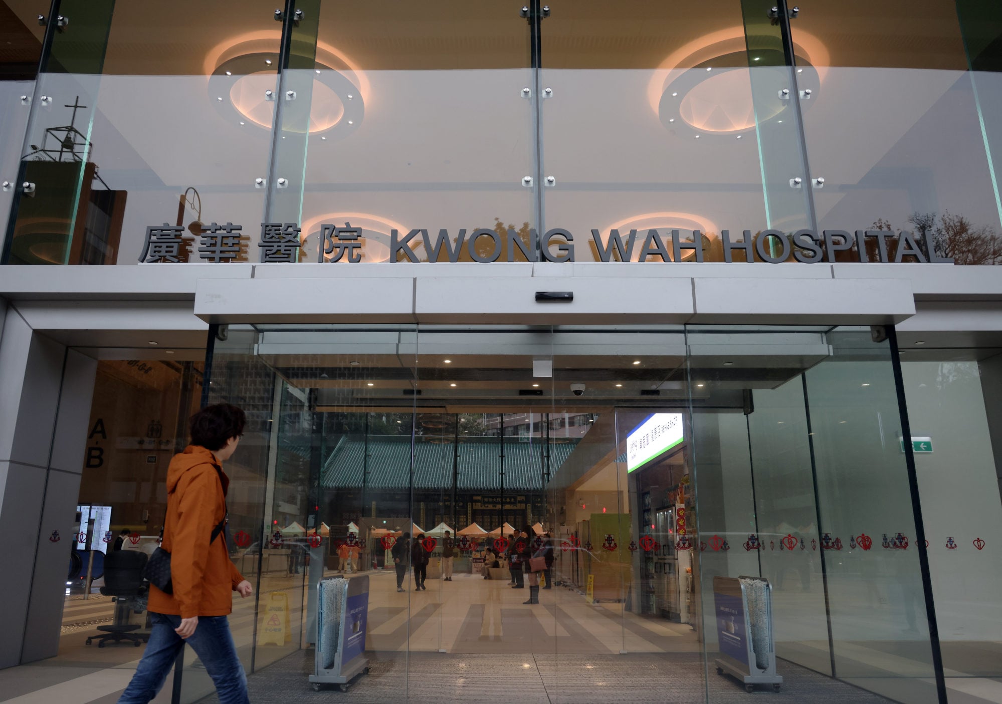 The girl was taken to Kwong Wah Hospital in Yau Ma Tei, where she was certified dead. Photo: Jelly Tse