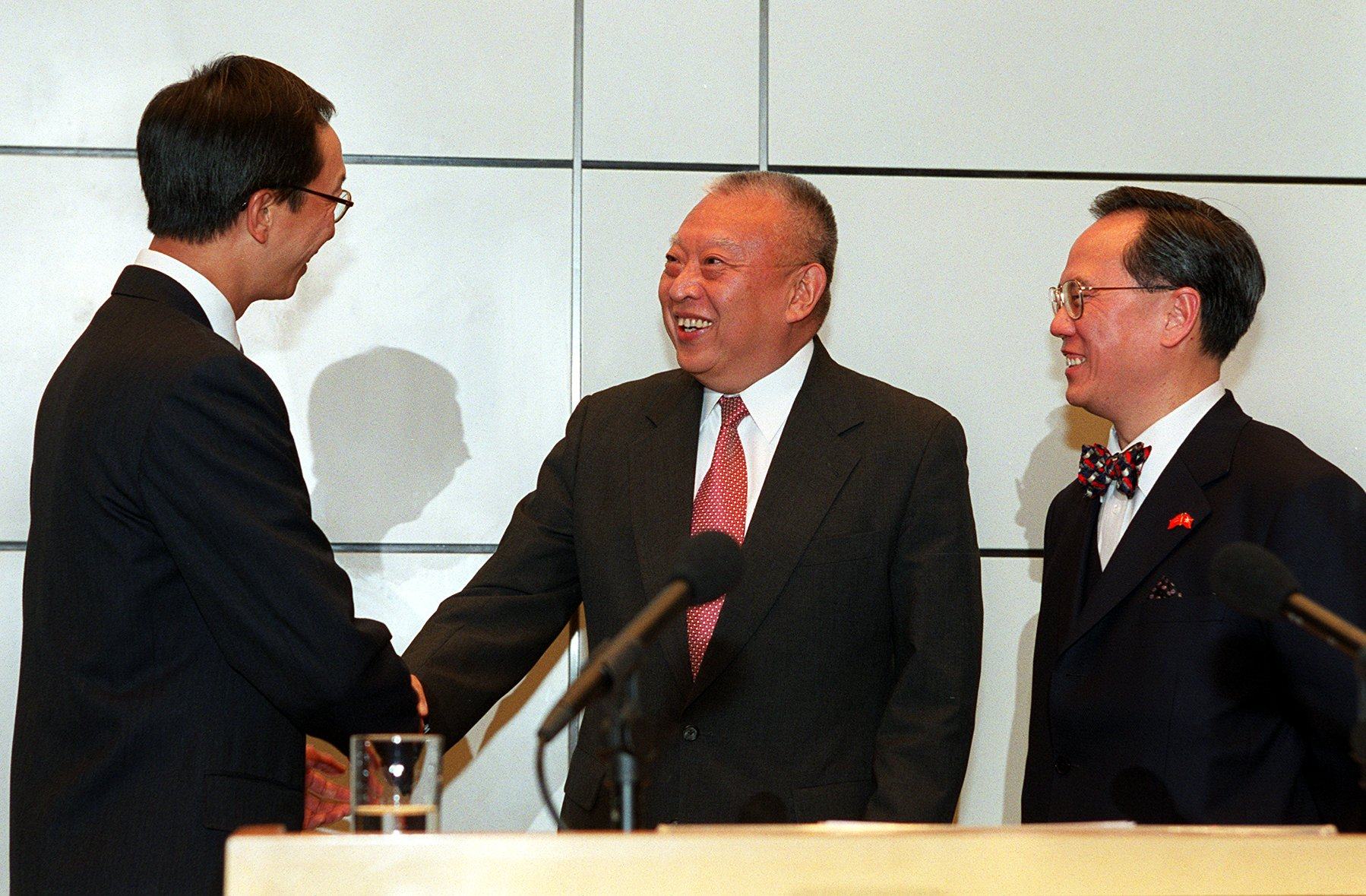 Tung Chee-hwa (centre) is flanked by then-financial secretary-designate Antony Leung (left) and then-chief secretary Donald Tsang in 2001. Photo: Robert Ng