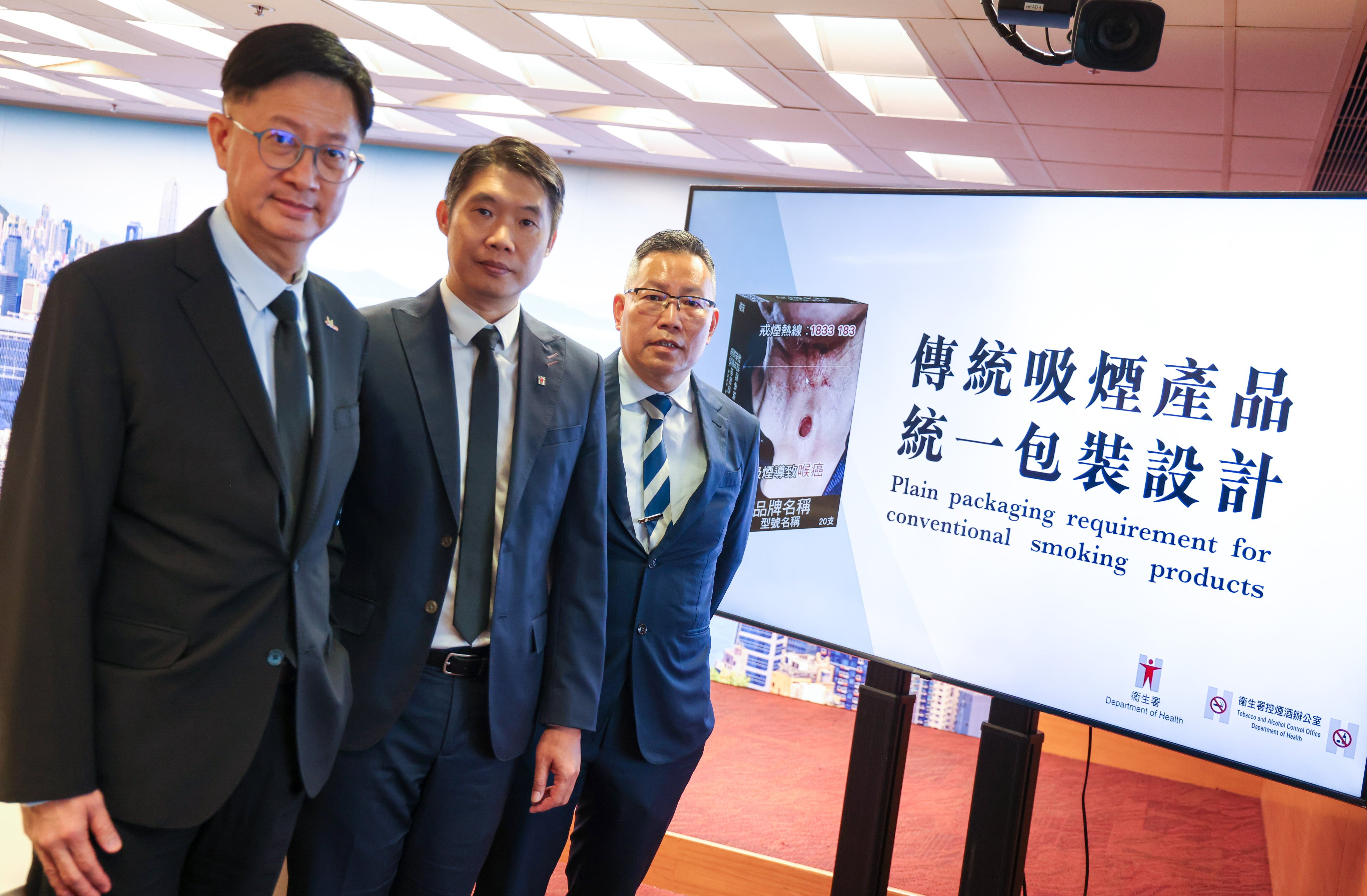 (From left) Henry Tong, chairman of the Hong Kong Council on Smoking and Health, Manny Lam, head of the Tobacco and Alcohol Control Office and Professor William Li Ho-cheung of CUHK’s Nethersole School of Nursing pose for a photo at a media briefing. Photo: Silvia Siu