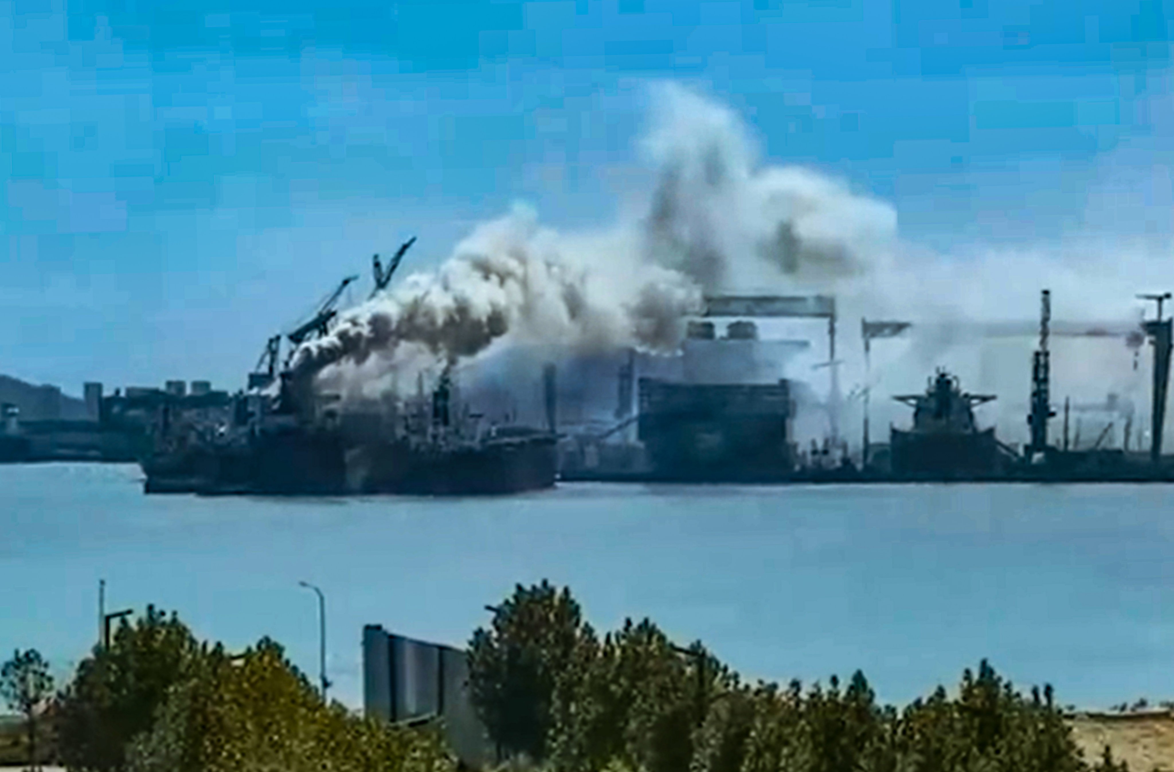 The stricken bulk carrier had 42 people on board. Photo: Weibo