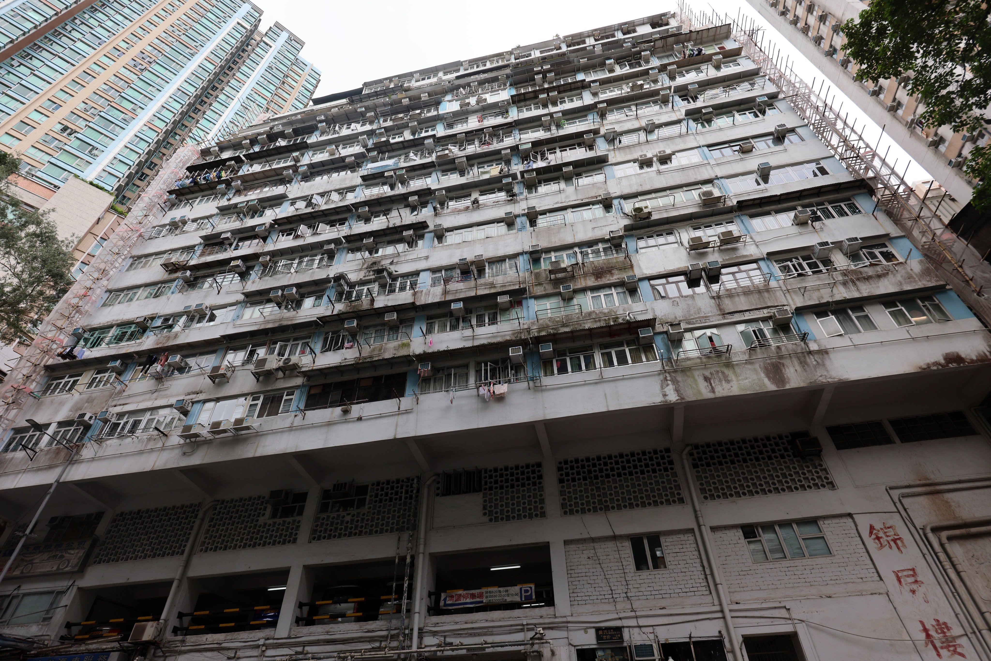 Kam Ping Mansion in North Point. A 38-year-old man with a mental health record was shot by a police officer at his home at Kam Ping Mansion in September 2024. Photo: Jelly Tse