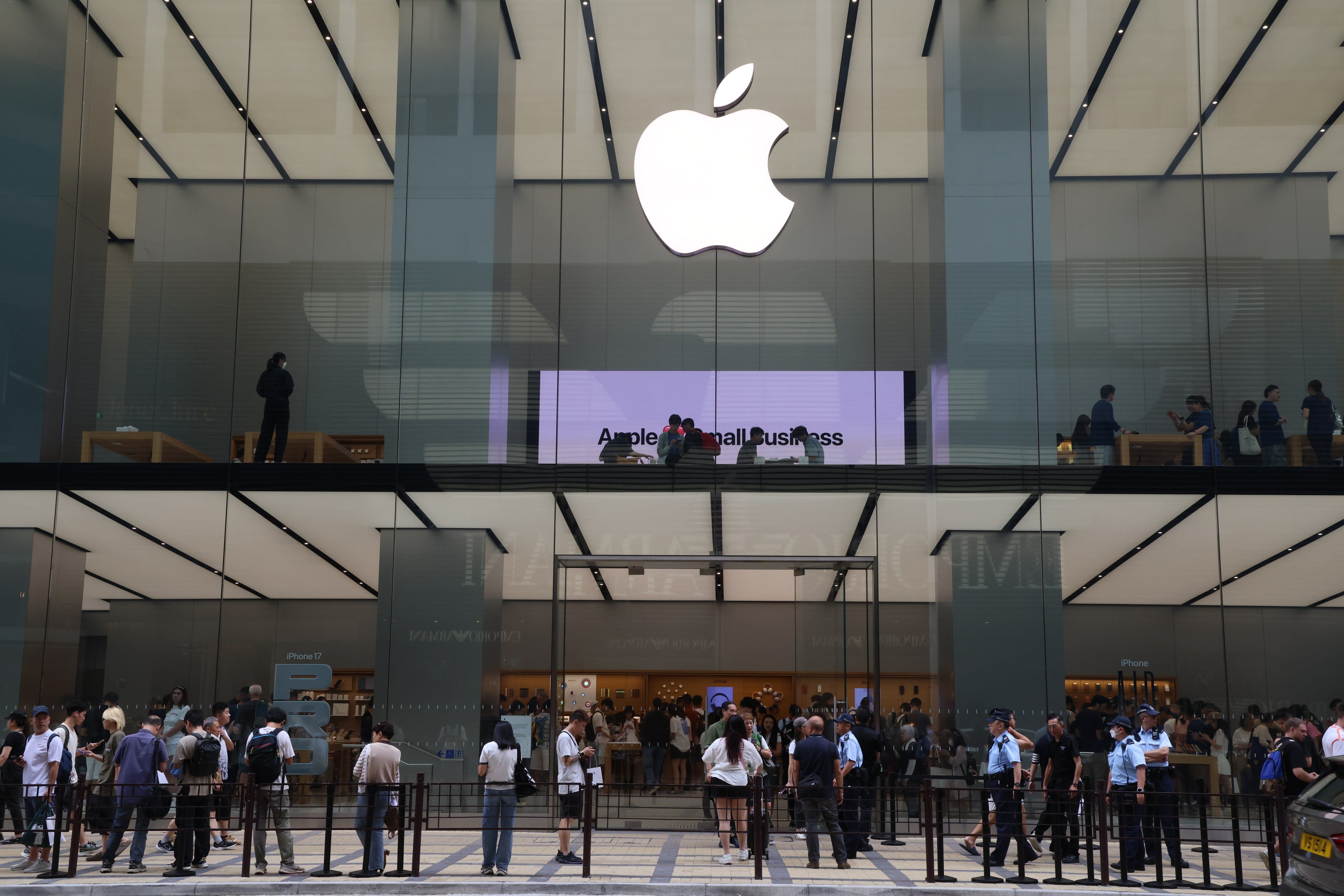 Hong Kong police received more than 700 reports of unauthorised credit card transactions worth HK$14.7 million linked to pre-orders for Apple’s latest phone models. Photo: Jelly Tse