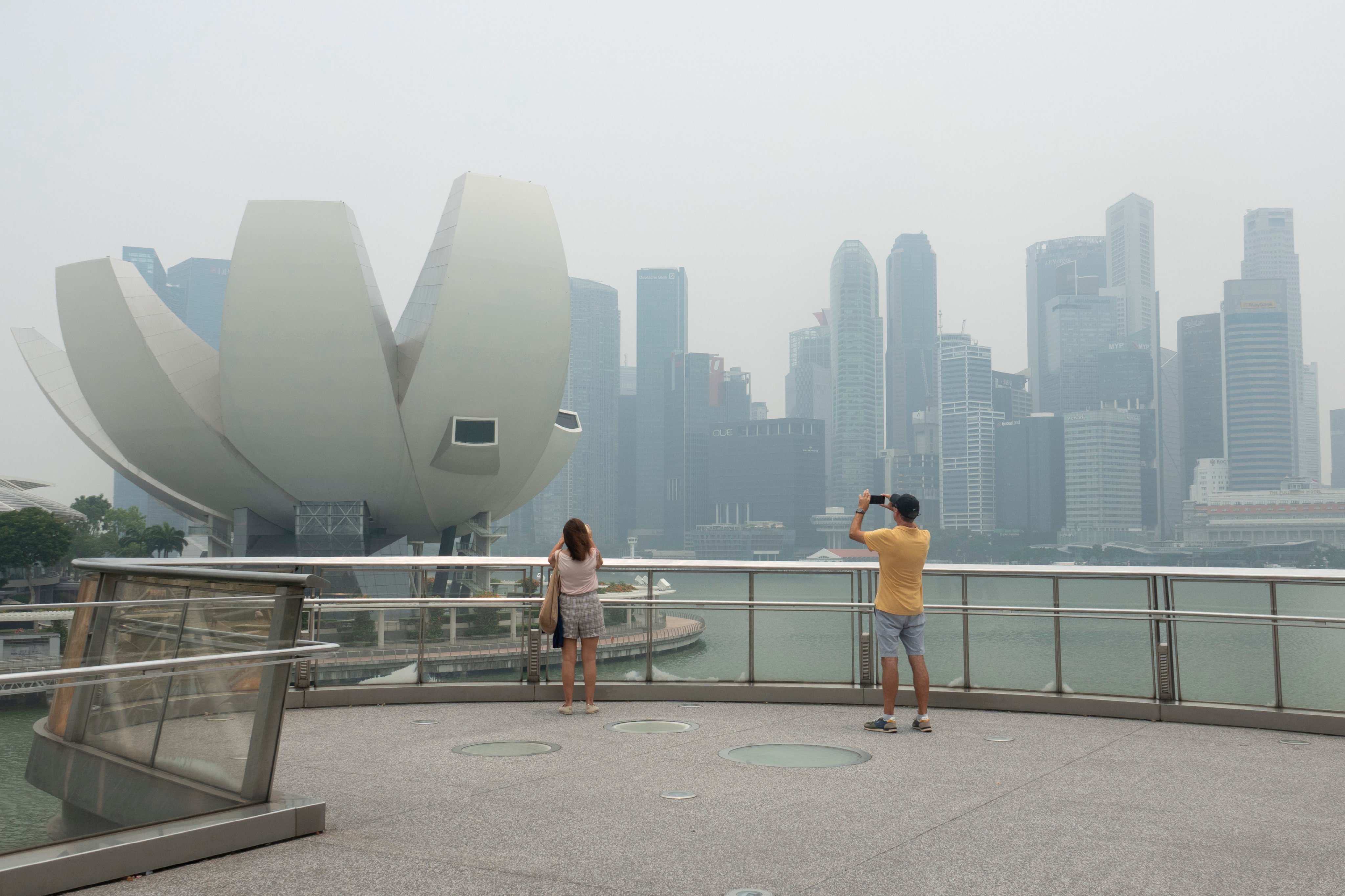 Haze shrouds the skyline of Singapore’s Marina Bay area on Monday. Photo: Xinhua