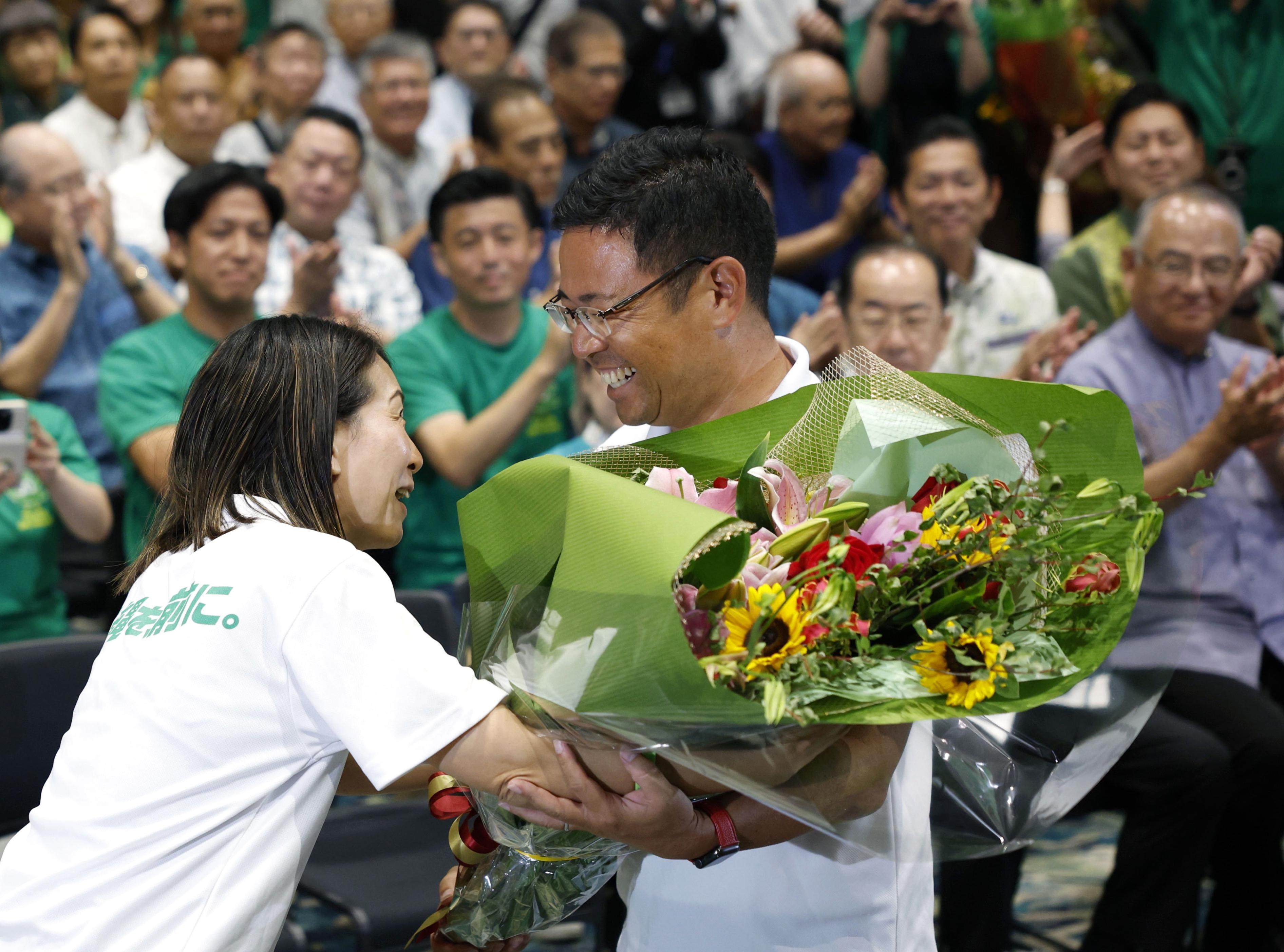 Genta Koja (right) celebrates his gubernatorial win in Naha, capital of Japan’s Okinawa prefecture, on September 13, 2026. Photo: Kyodo