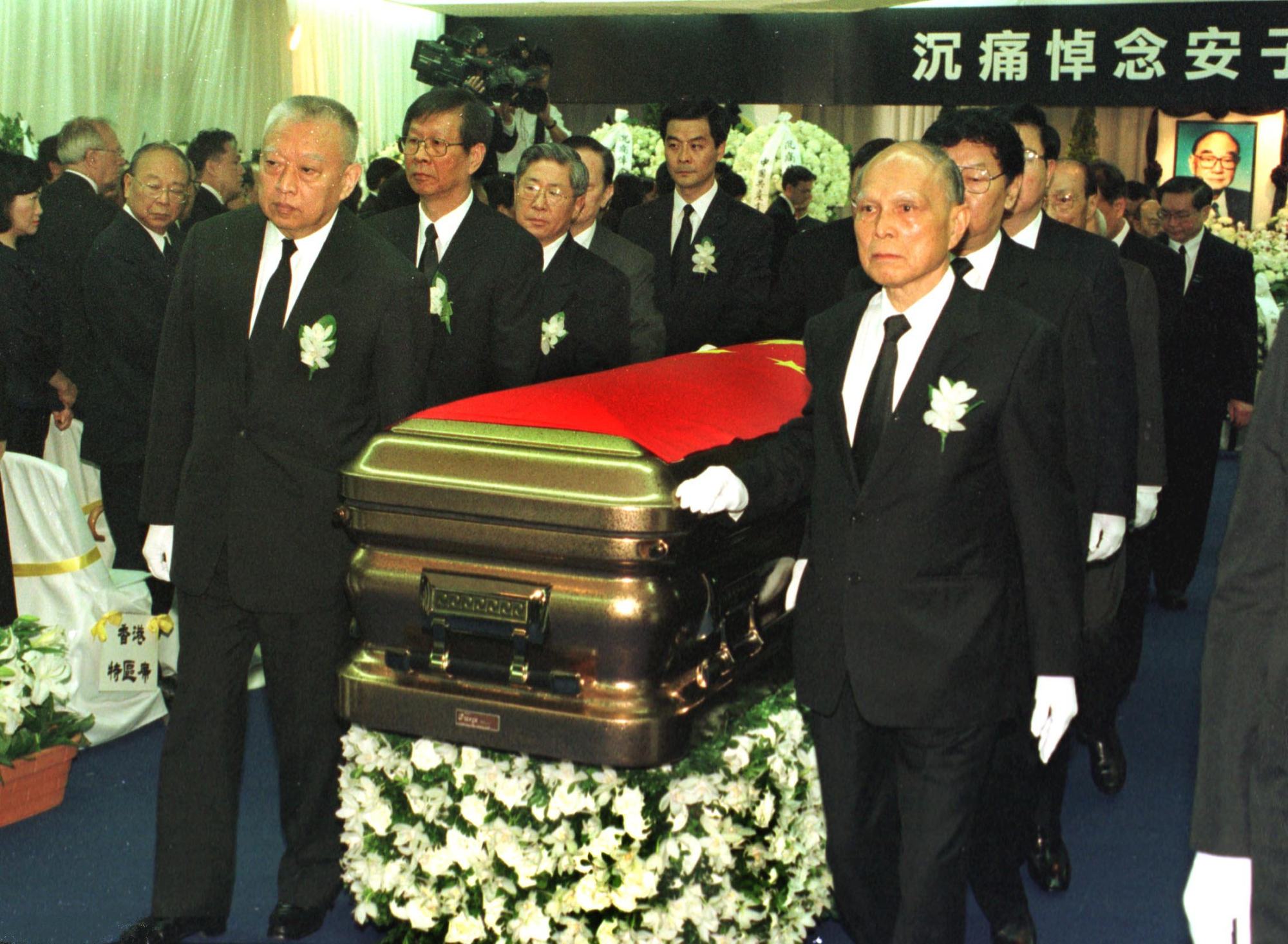 The funeral service for Ann Tse-kai in 2000. Tung and Henry Fok were among those who served as pallbearers. Photo: Handout The funeral service for Ann Tse-kai in 2000. Tung and Henry Fok were among those who served as pallbearers. Photo: Handout