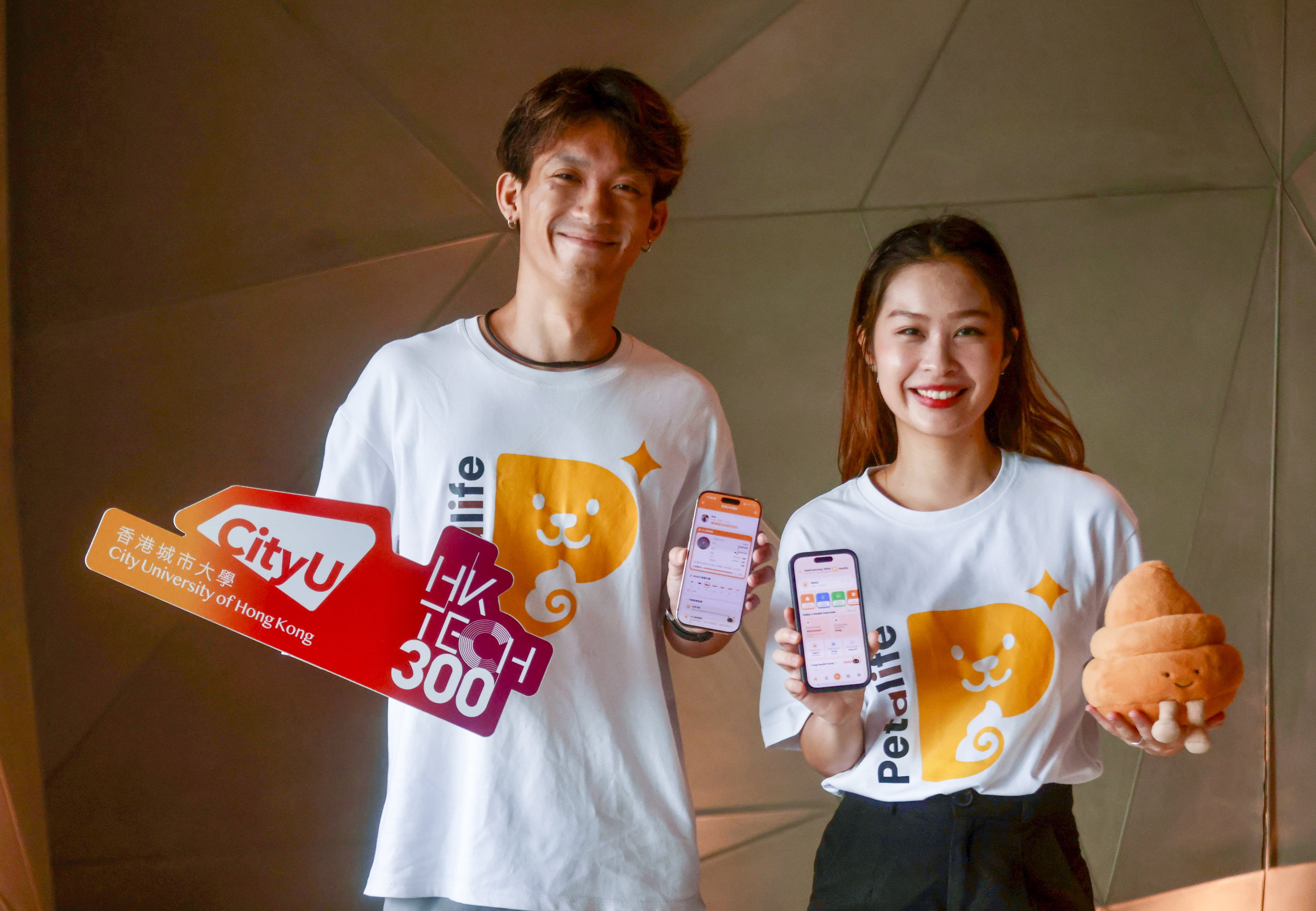 Oscar Siu Chak-lam (left) and Eugene Siu Cheuk-wing founded Petalife to help people detect early health risks in their pets. Photo: Jonathan Wong