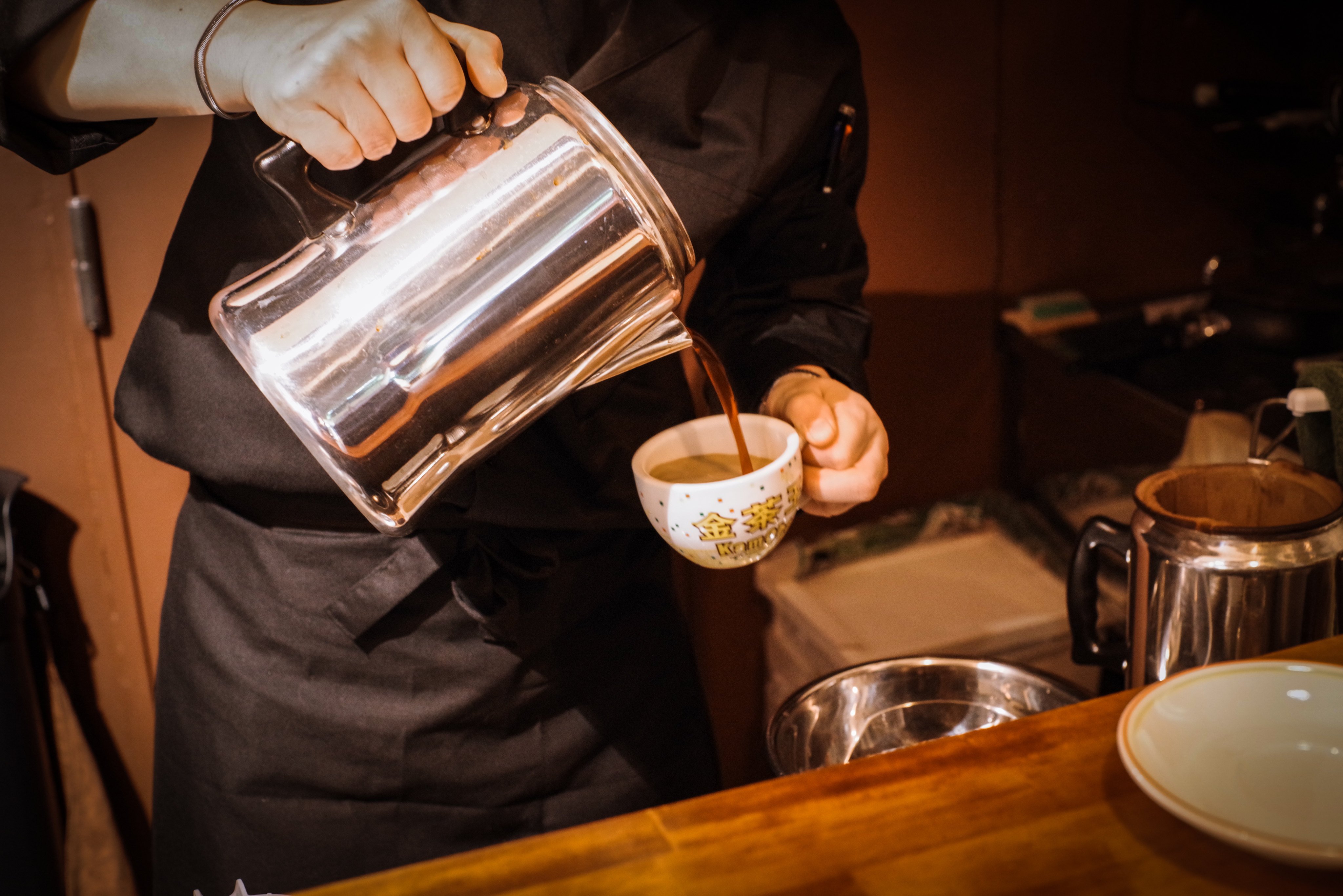 Strong brewed tea is poured at Urushi to Hibi, a cafe in Tokyo serving authentic Hong Kong-style milk tea. Photo: Urushi to Hibi