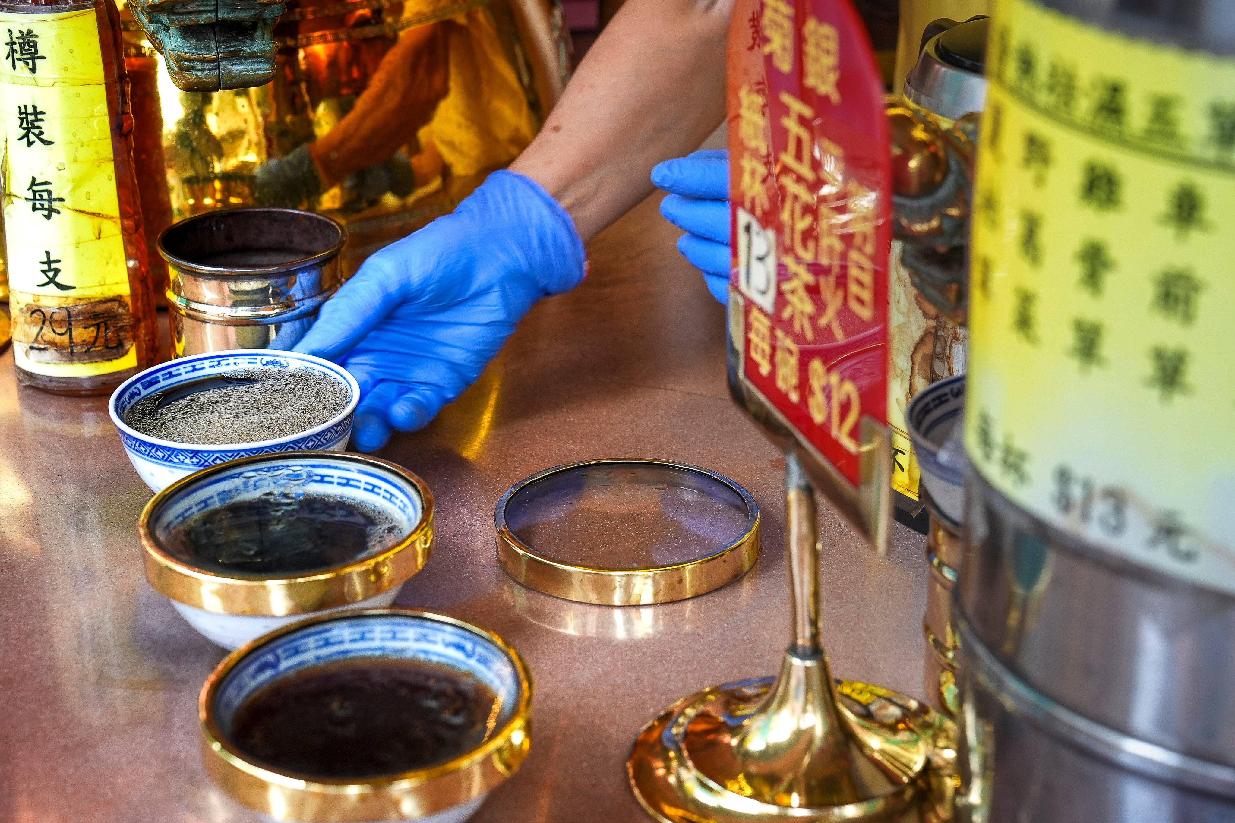 Bowls of tea at Pak Po Tong. Photo: Elson Li