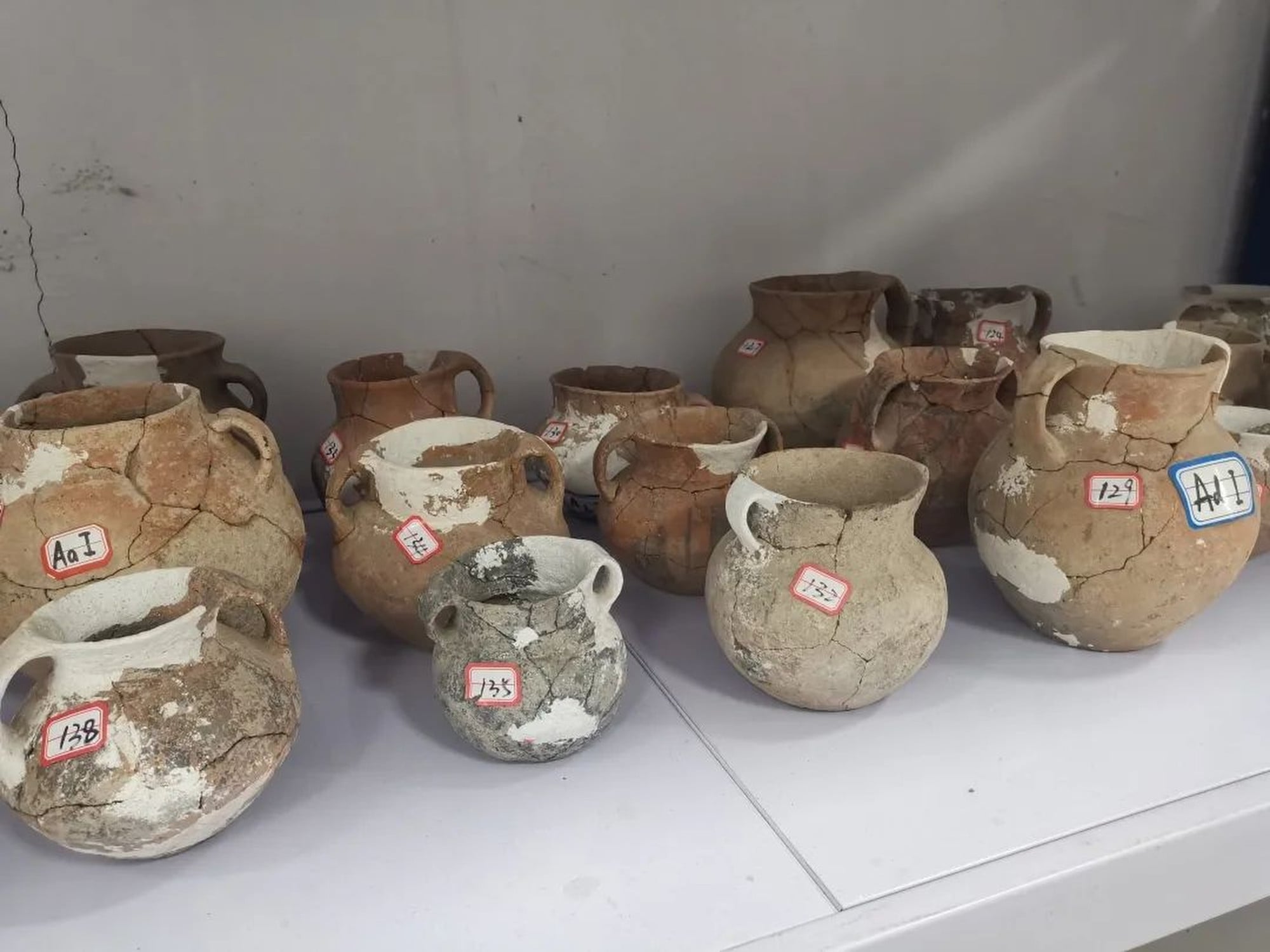 Painted pottery jars are among the objects unearthed at Tianshanbeilu cemetery in Xinjiang, China. Photo: Handout Painted pottery jars are among the objects unearthed at Tianshanbeilu cemetery in Xinjiang, China. Photo: Handout