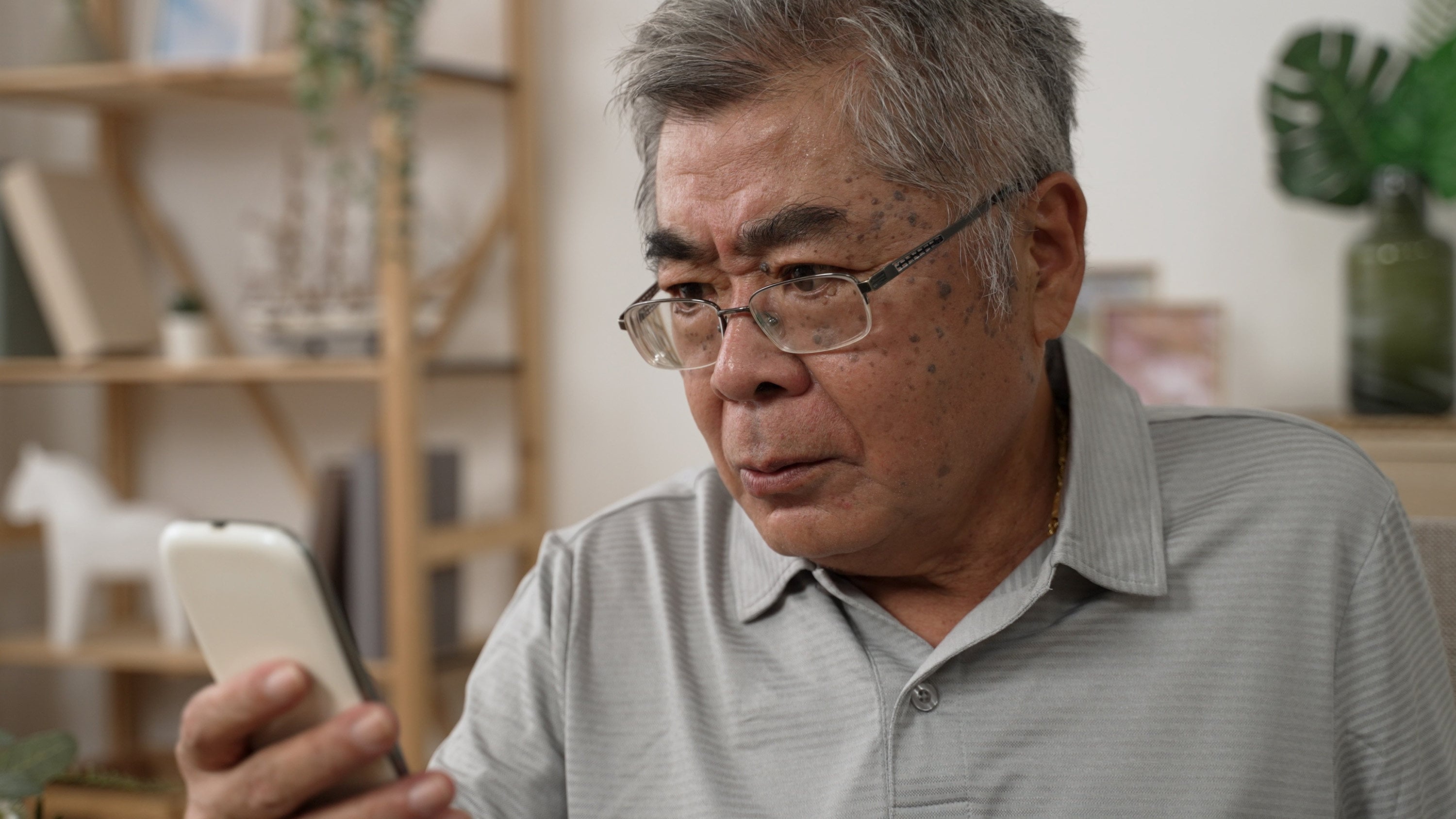 An online complaint claiming that a pop-up advertisement obstructed a crucial emergency call during a woman’s heart attack has ignited a heated public discussion about the pitfalls of modern technology. Photo: Shutterstock