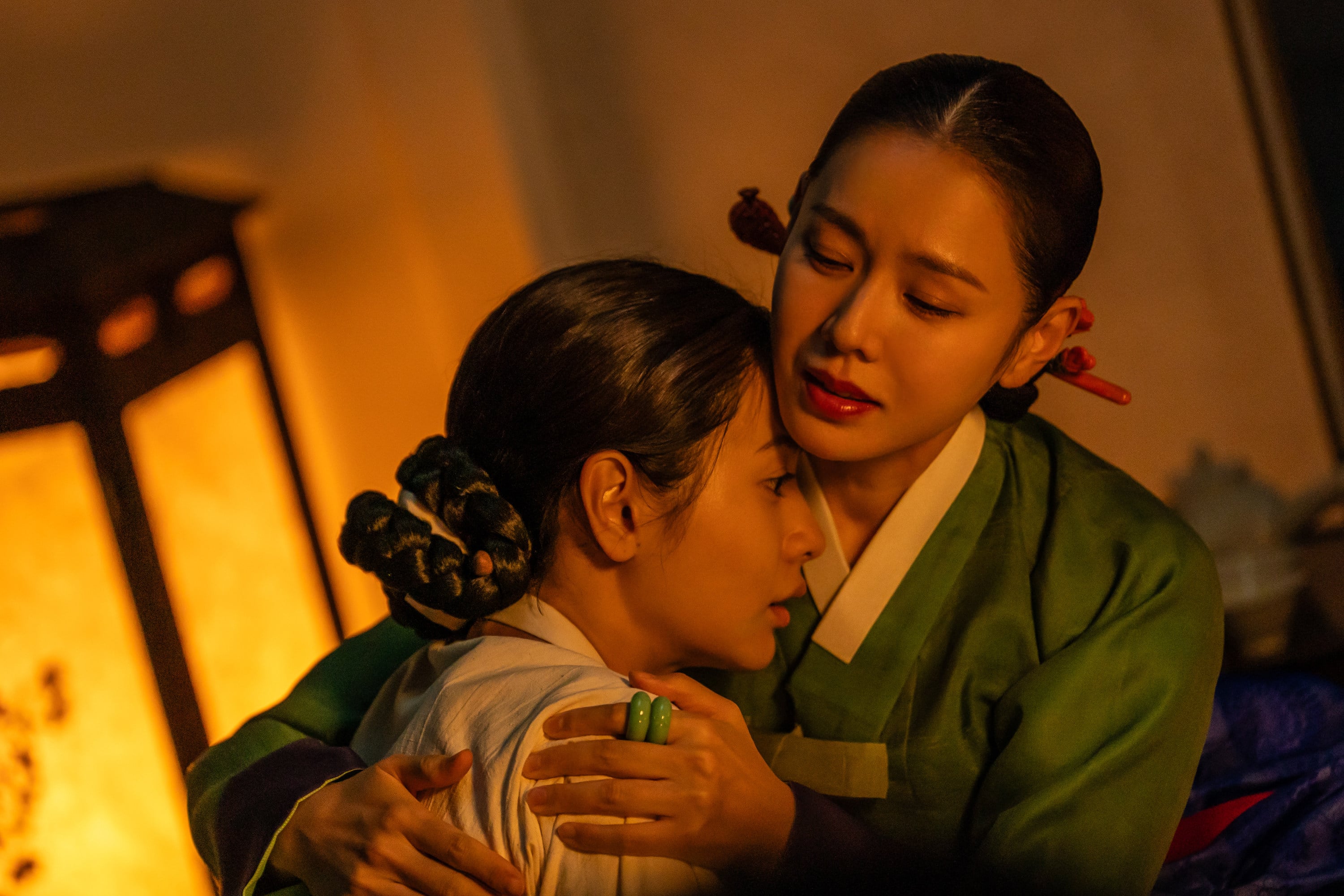 Nana (left) as young widow Ahn Hui-yeon and Son Ye-jin as noblewoman Lady Cho in a still from The Scandal, a re-imagining of the 18th century novel Les Liaisons Dangereuses by Pierre Choderlos de Laclos. Photo: Jun Hea-sun/Netflix