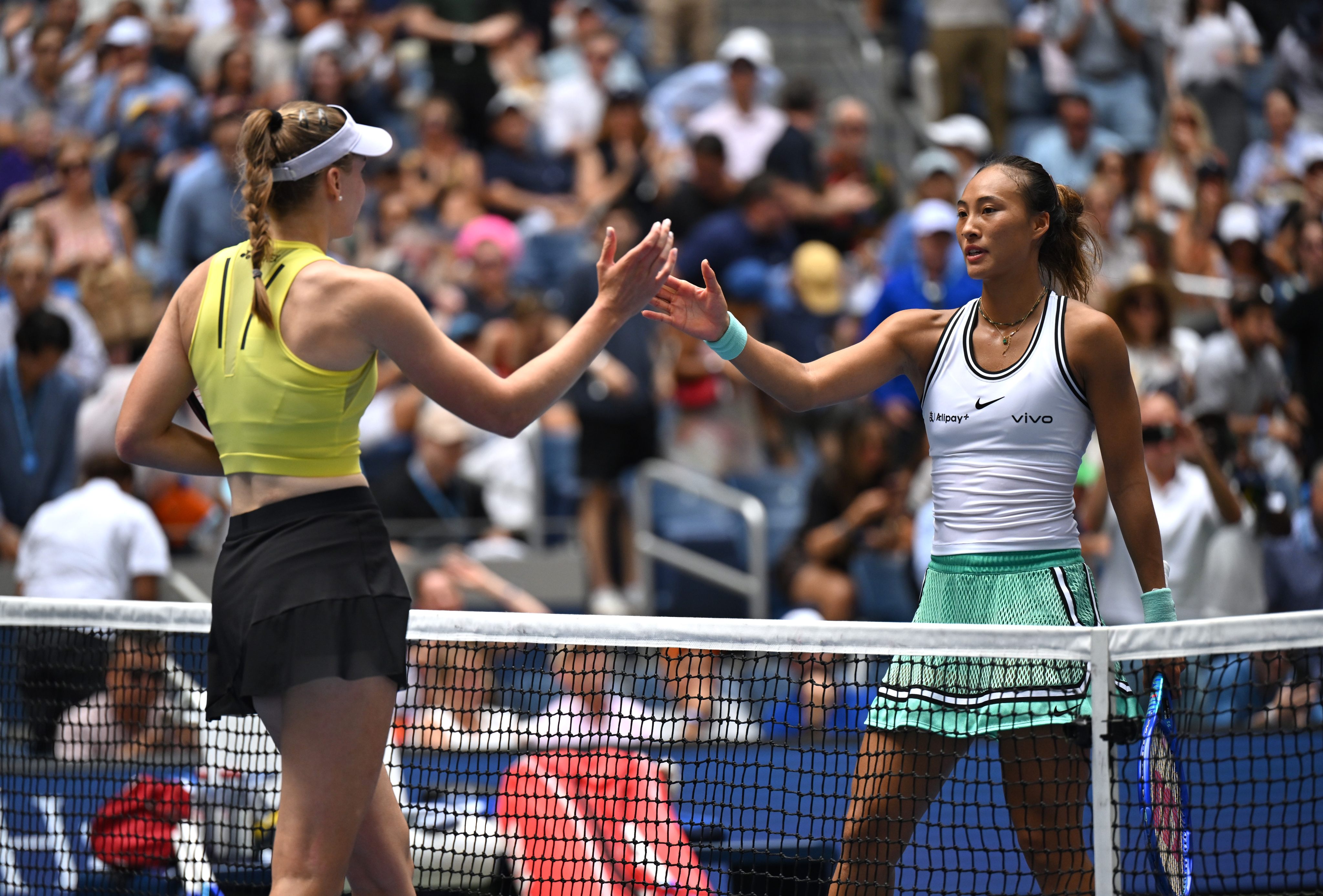 Eventual champion Elena Rybakina (left) beat Zheng Qinwen in the quarter-finals of the US Open earlier this month. Photo: Xinhua