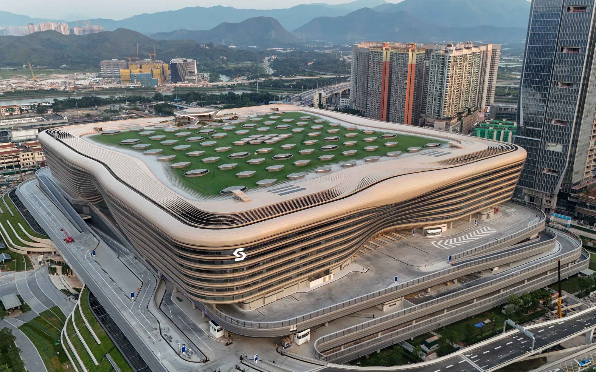 Cross-border travellers who use the revamped Huanggang Port will be able to pass through Hong Kong and mainland immigration procedures using a joint system. Photo: Edmond So