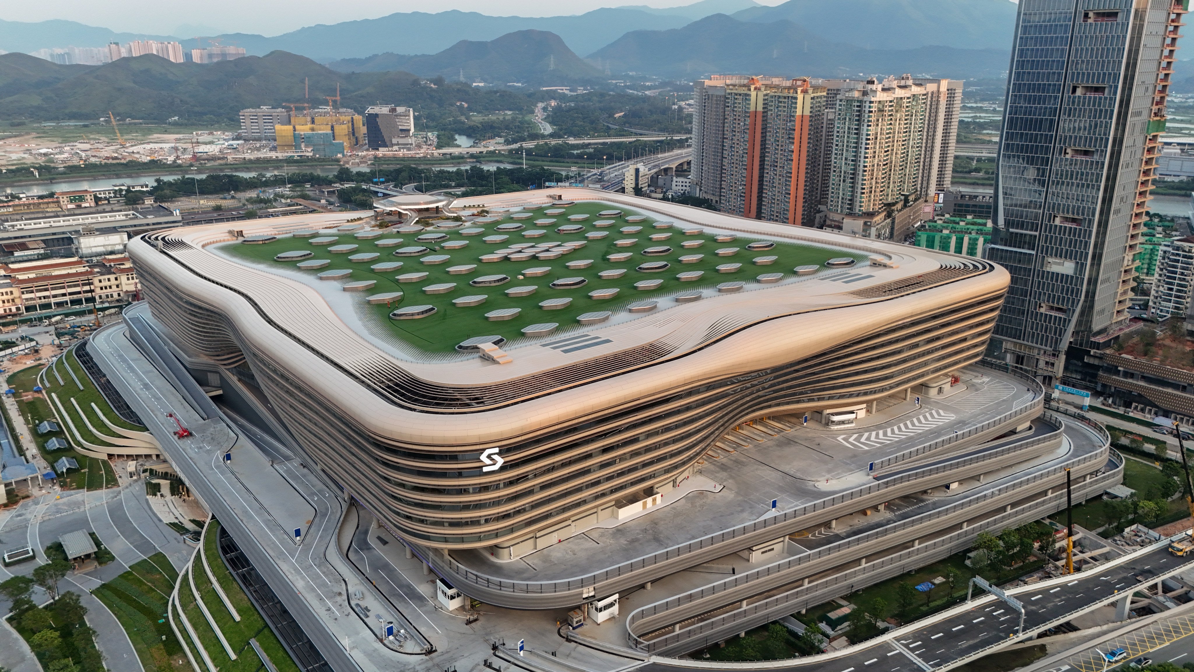 The vast Joint Inspection Building at the new Huanggang Port in Shenzhen, which is expected to speed up border crossing times. Photo: Edmond So