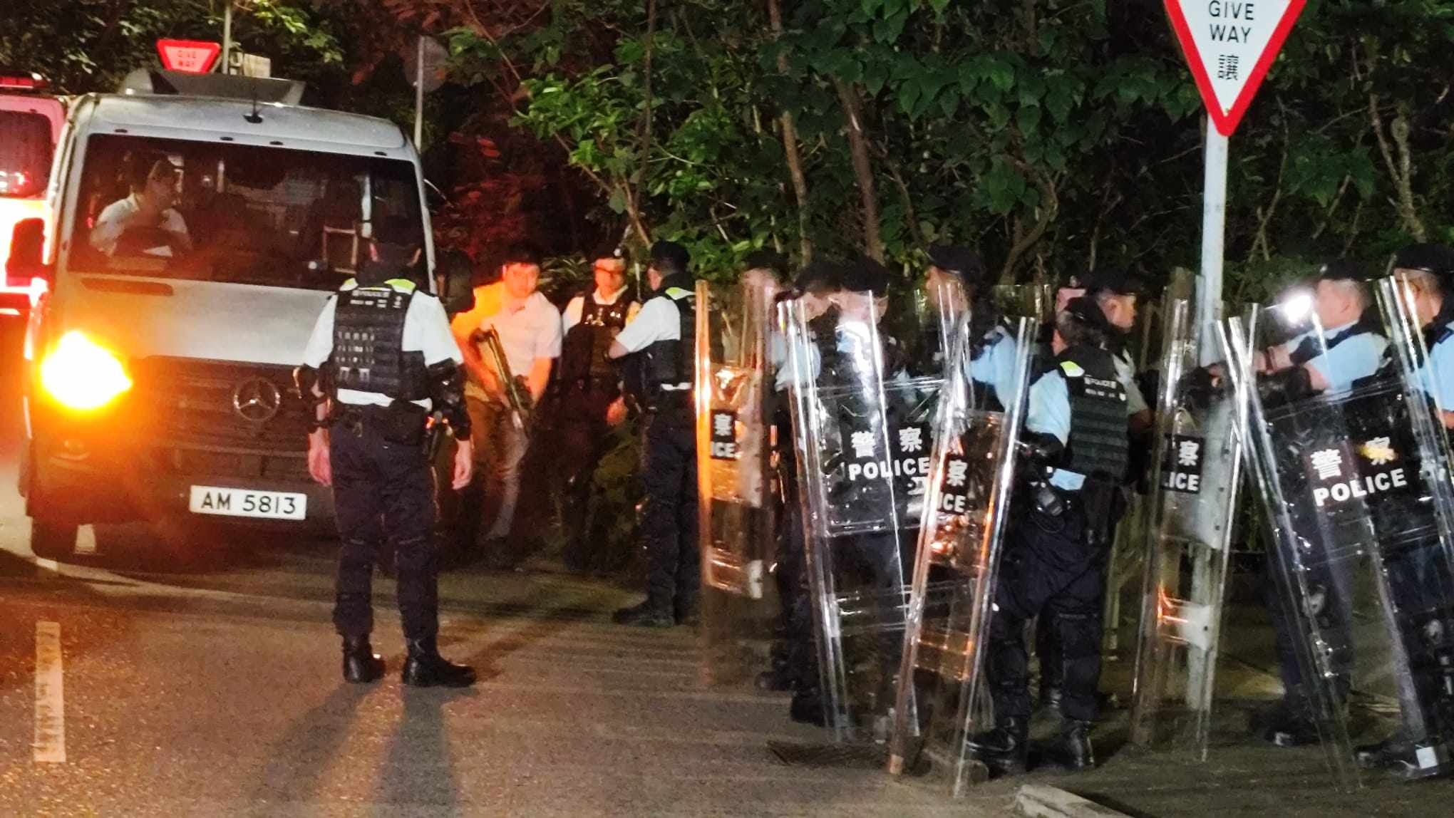 The Agriculture, Fisheries and Conservation Department and police conducted dog-catching operations in the area on Sunday night. Photo: Handout