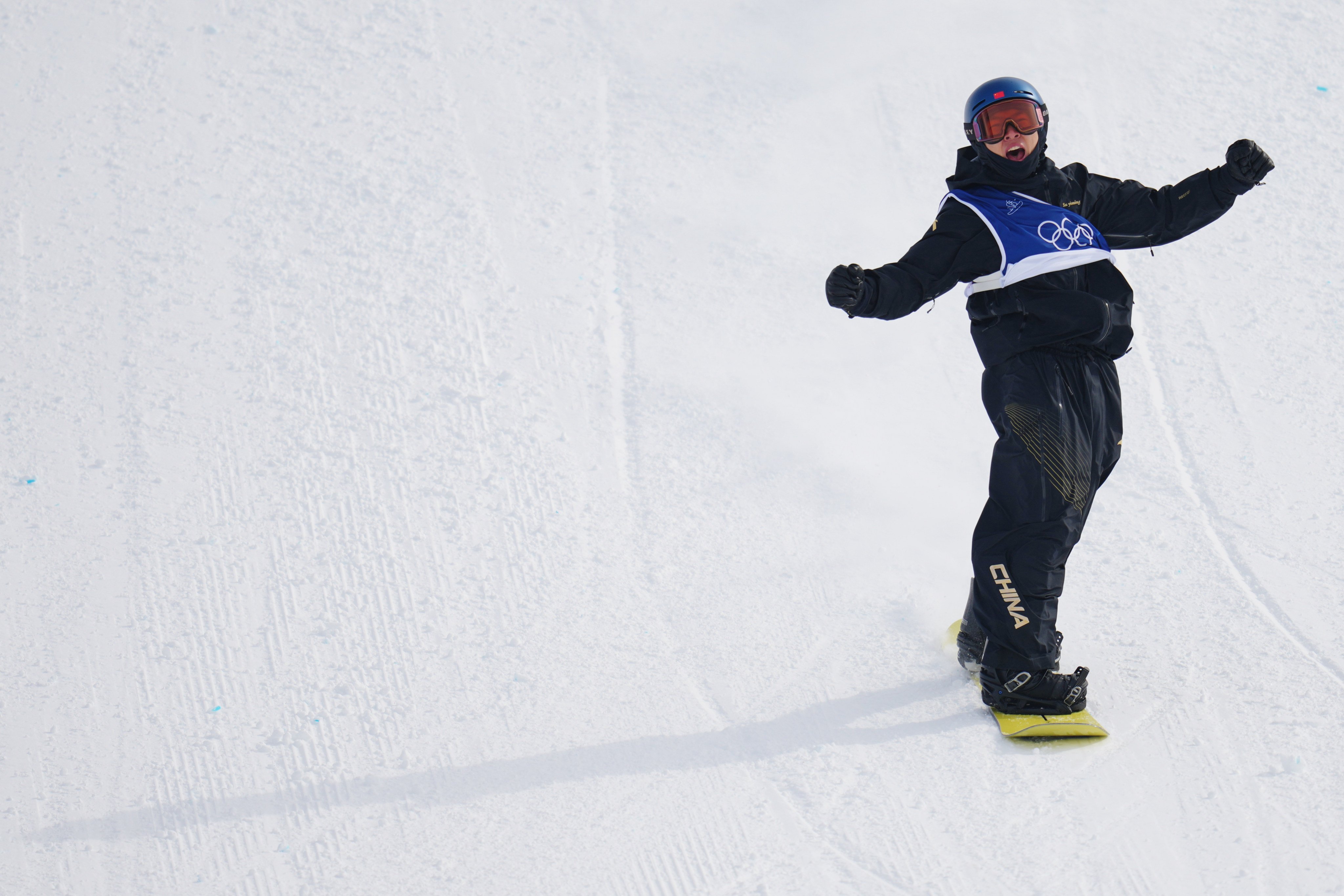China’s Su Yiming celebrates during the men’s snowboarding slopestyle finals at the 2026 Winter Olympics, in Livigno, Italy, on February 18. Photo: AP