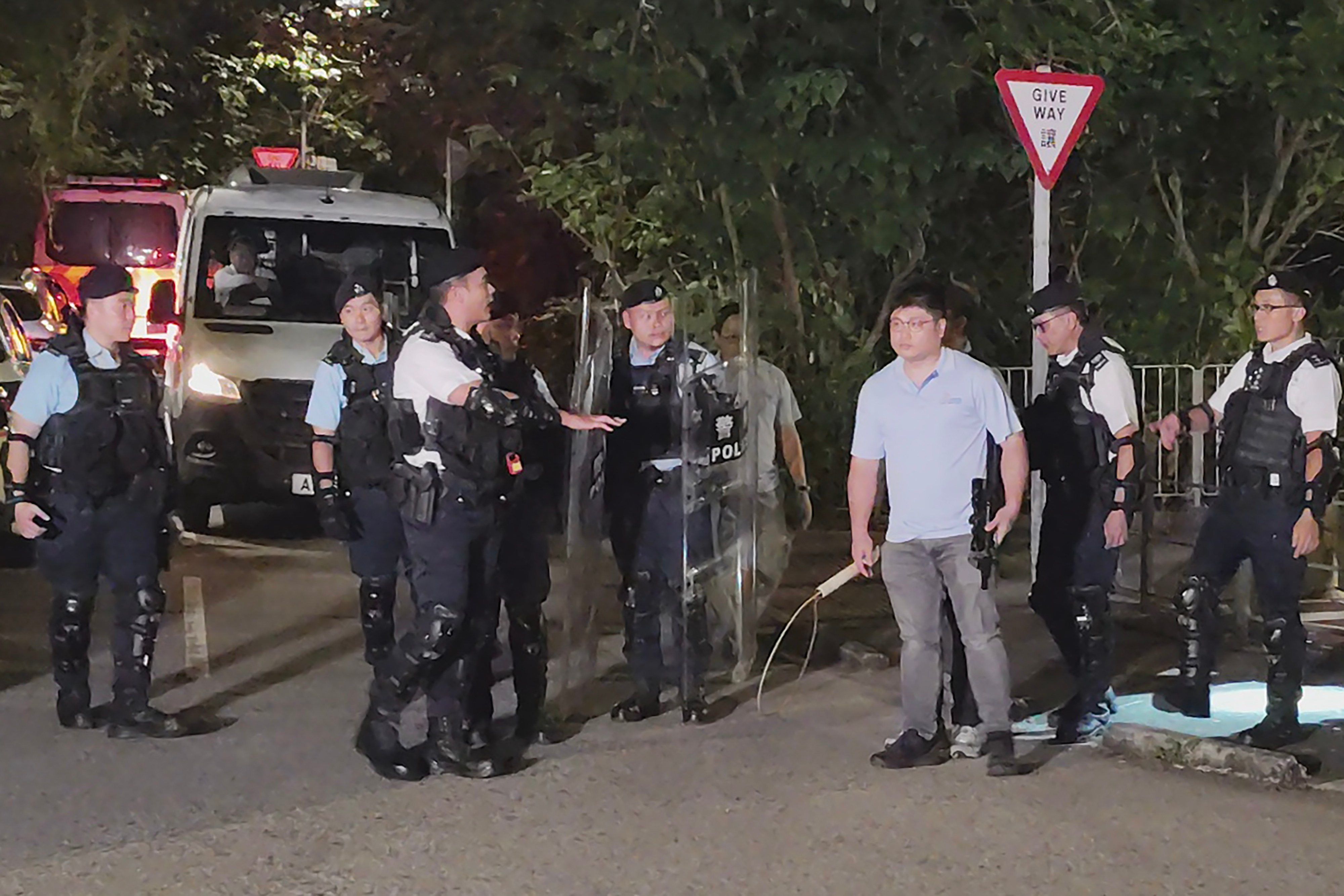 The Agriculture, Fisheries and Conservation Department worked alongside police to capture stray dogs near Pok Wai South Road. Photo: Handout