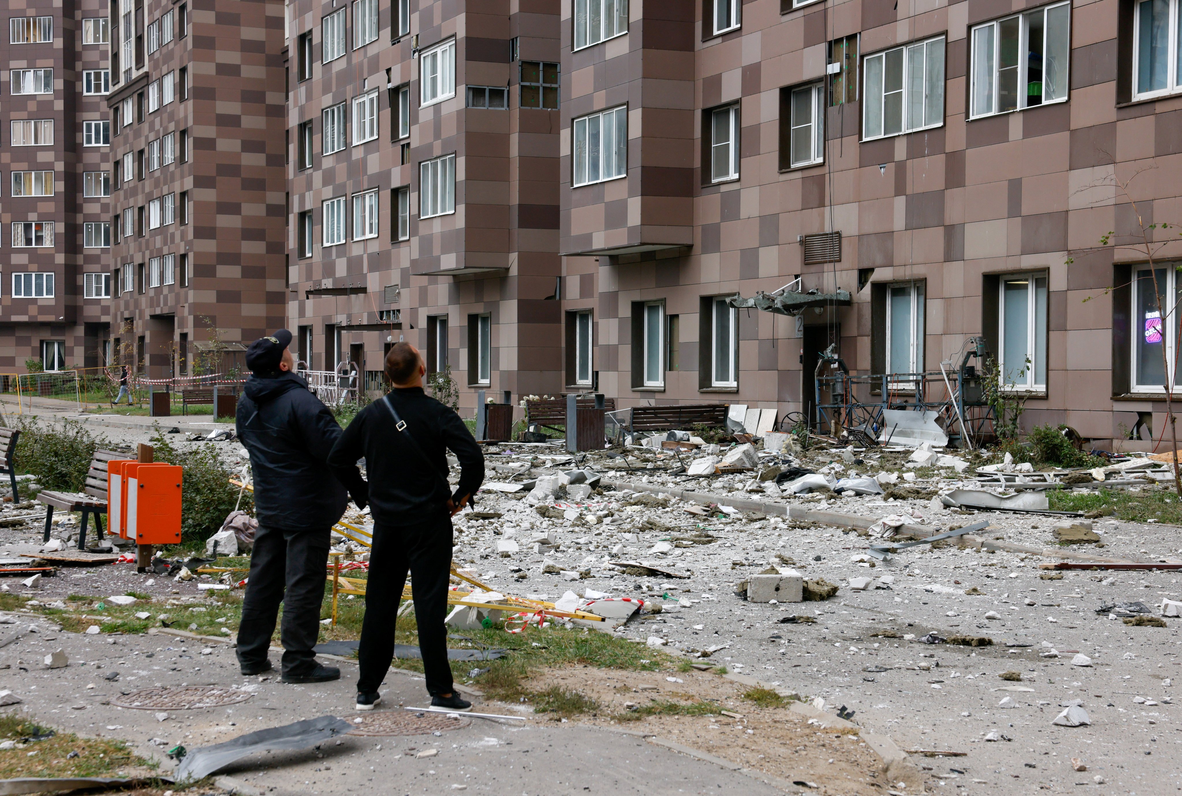 The courtyard of a damaged multi-storey residential building in Kotelniki, in the Moscow region. Photo: Reuters