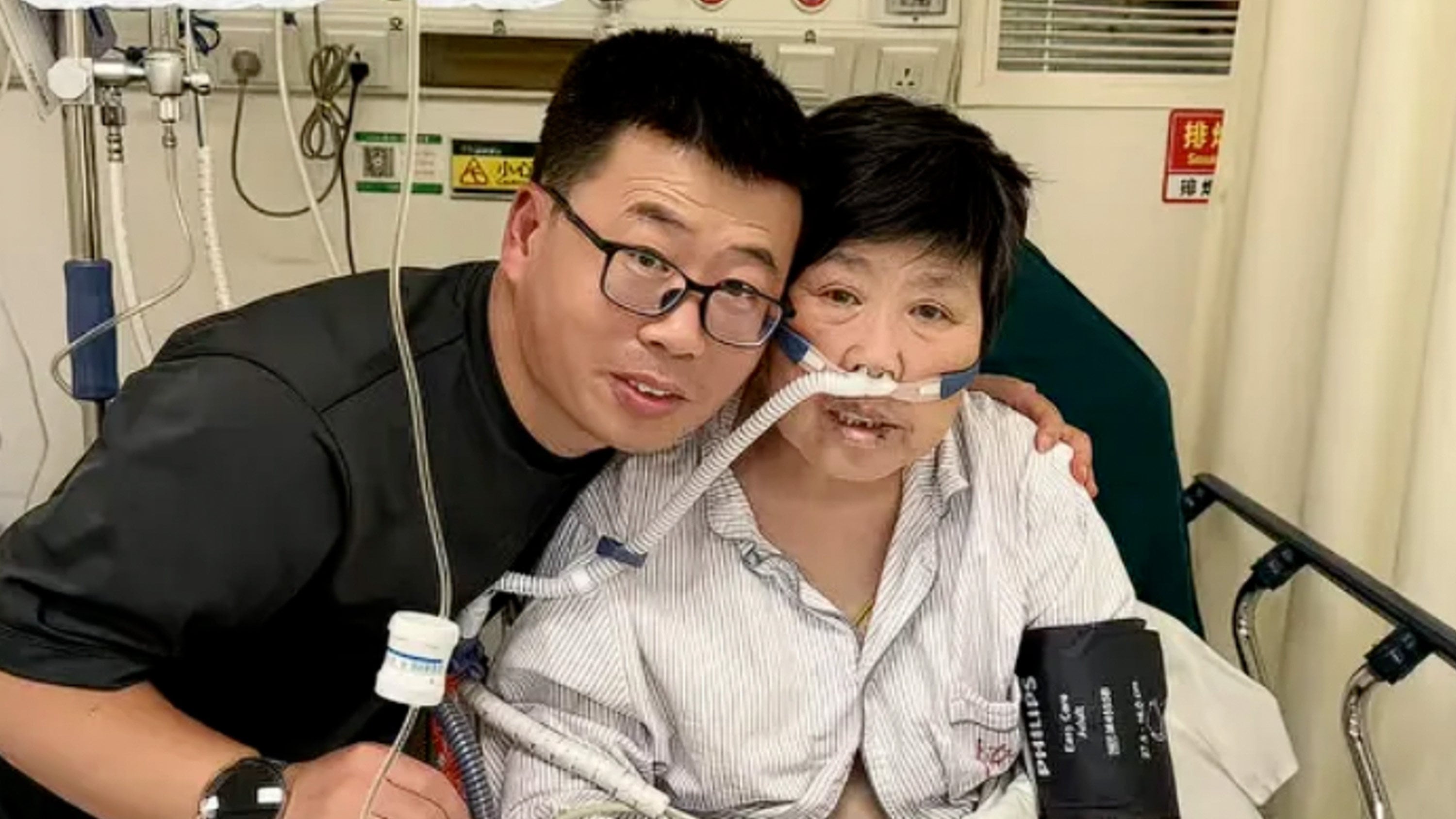 A man in China has touched many hearts online by capturing his mother’s final 14 days on camera, a period during which she had travelled both to visit him and to seek medical treatment. Photo: QQ.com