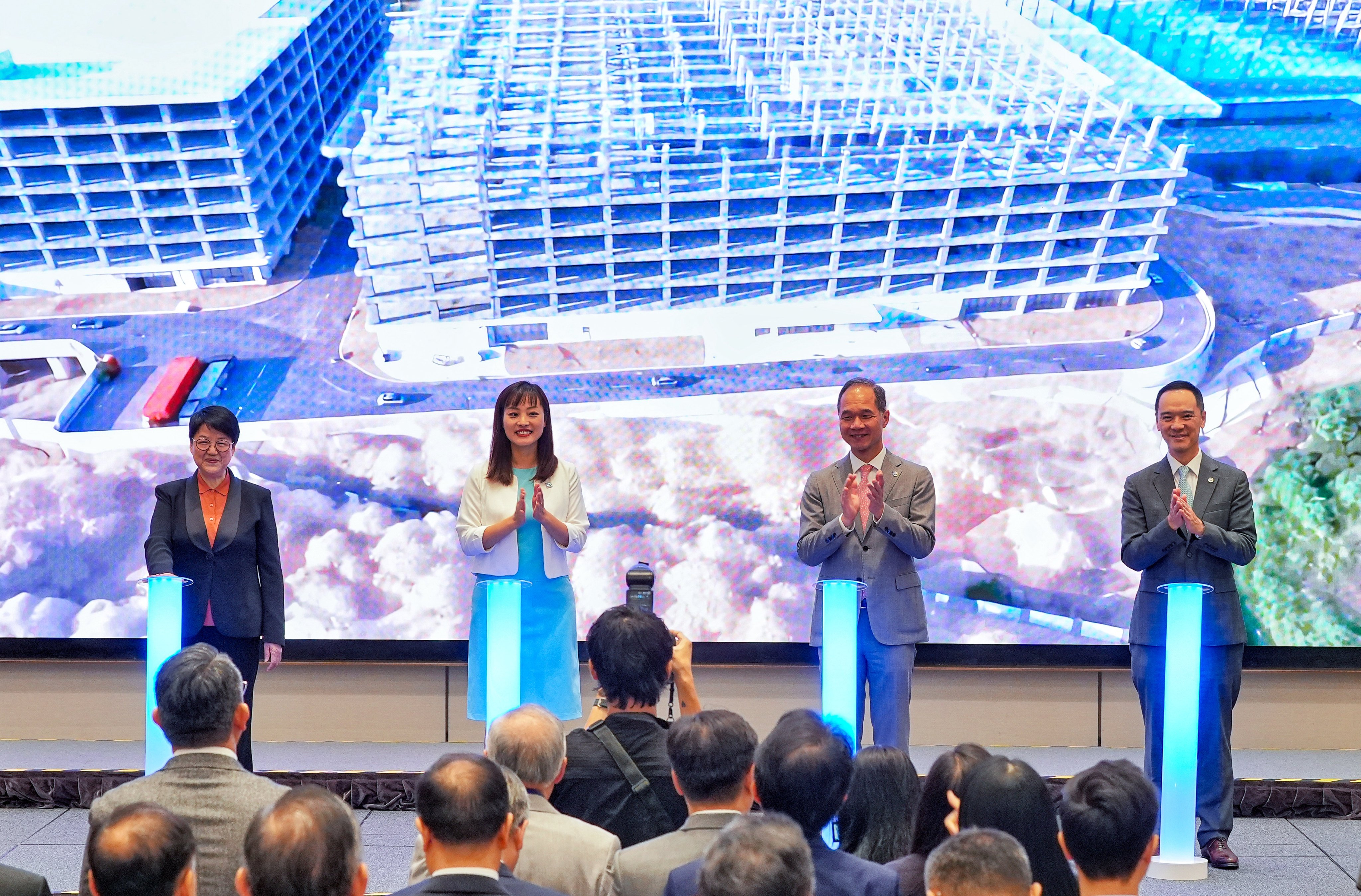 (From left) Zhou Chaonan, chairwoman of Range Intelligent Computing Technology Group; Lillian Cheong, acting secretary for innovation, technology and industry; Chiang Tung-Keung, executive director of CLP; and Joseph Law, managing director of CLP. Photo: Elson Li