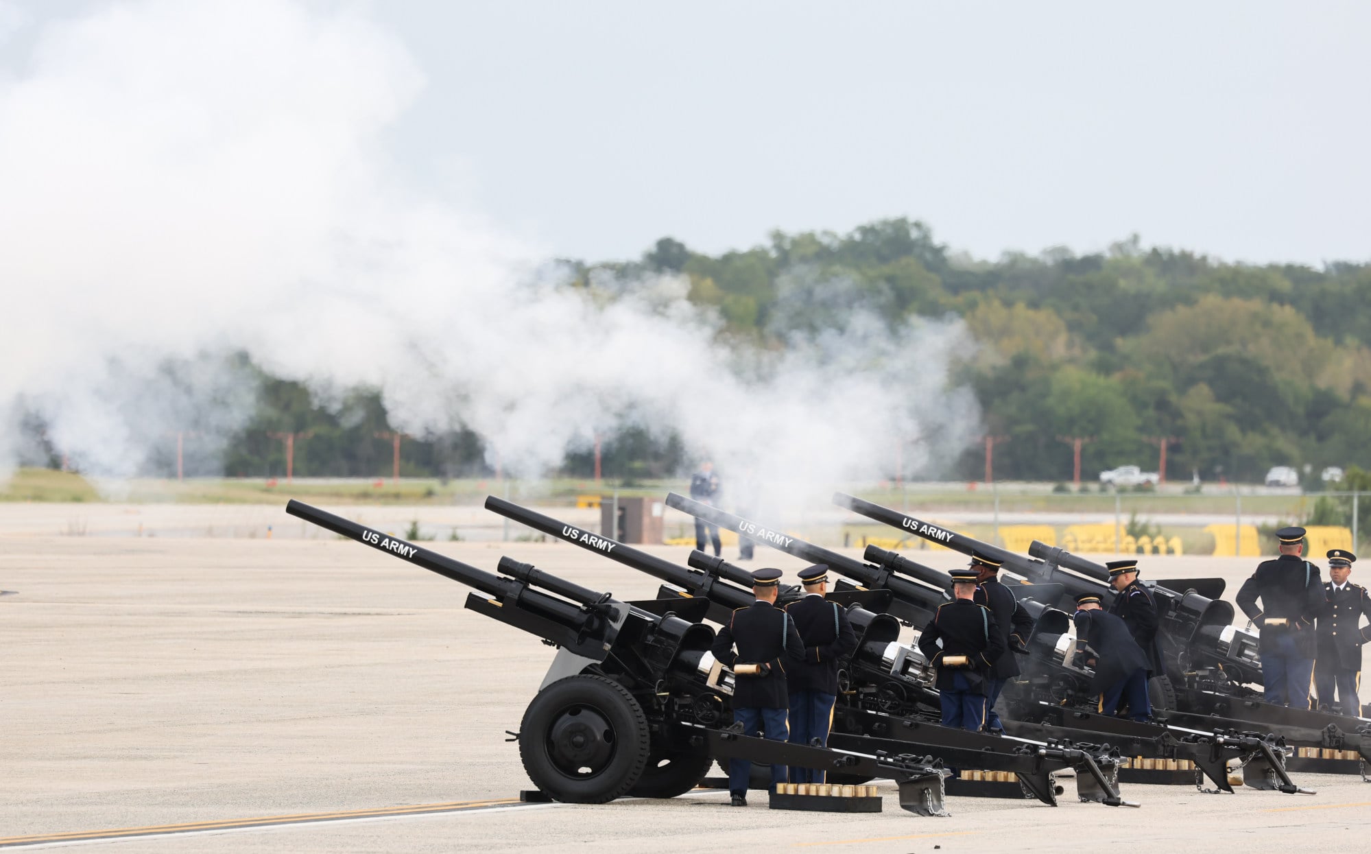 A gun salute is fired to welcome Xi Jinping at Joint Base Andrews. Photo: Xinhua