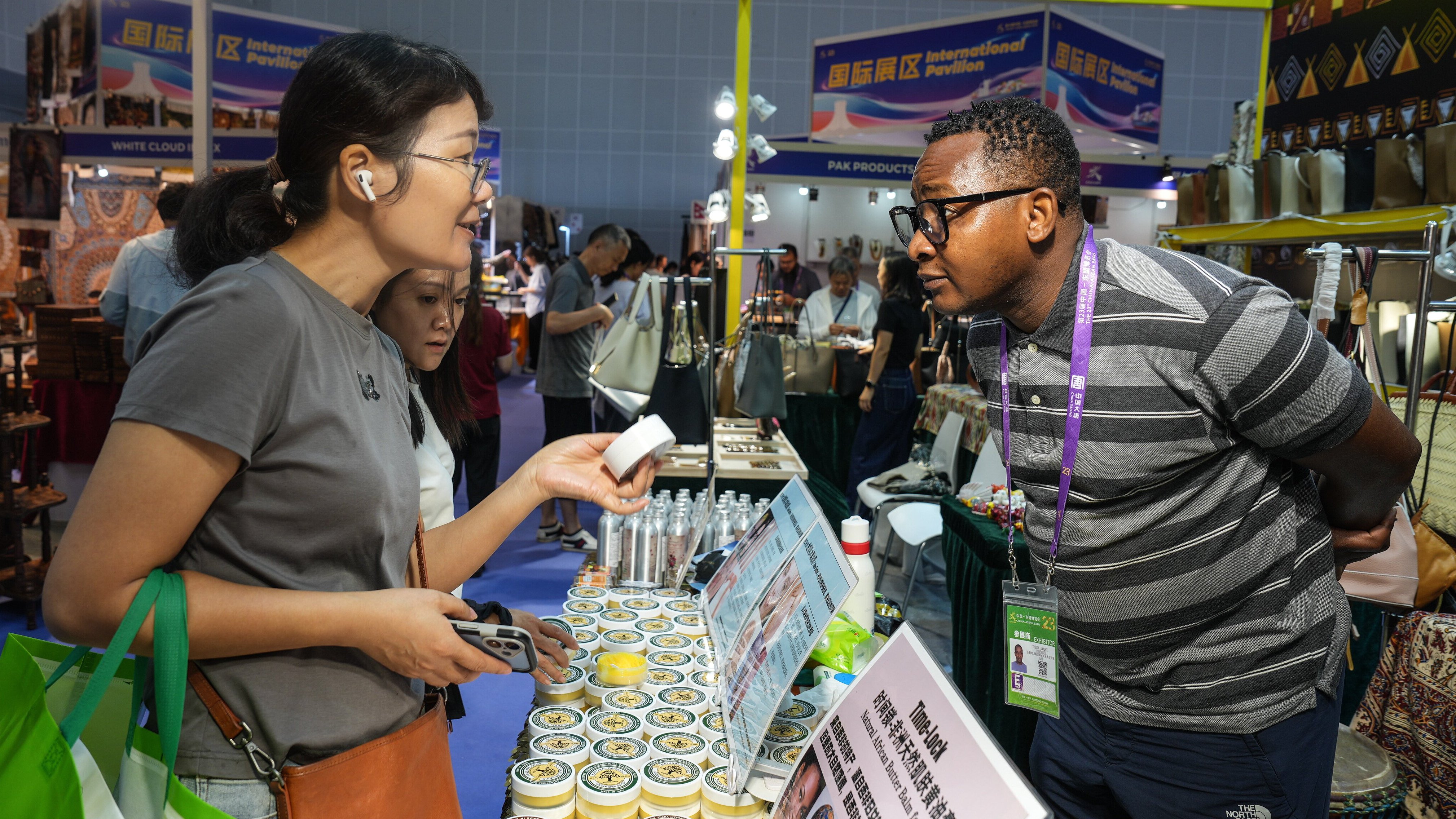 An exhibitor chats to visitors at the 23rd China-Asean Expo in Nanning, Guangxi Zhuang Autonomous Region, on September 21. Bilateral trade exceeded US$1 trillion in 2025. Photo: Xinhua
