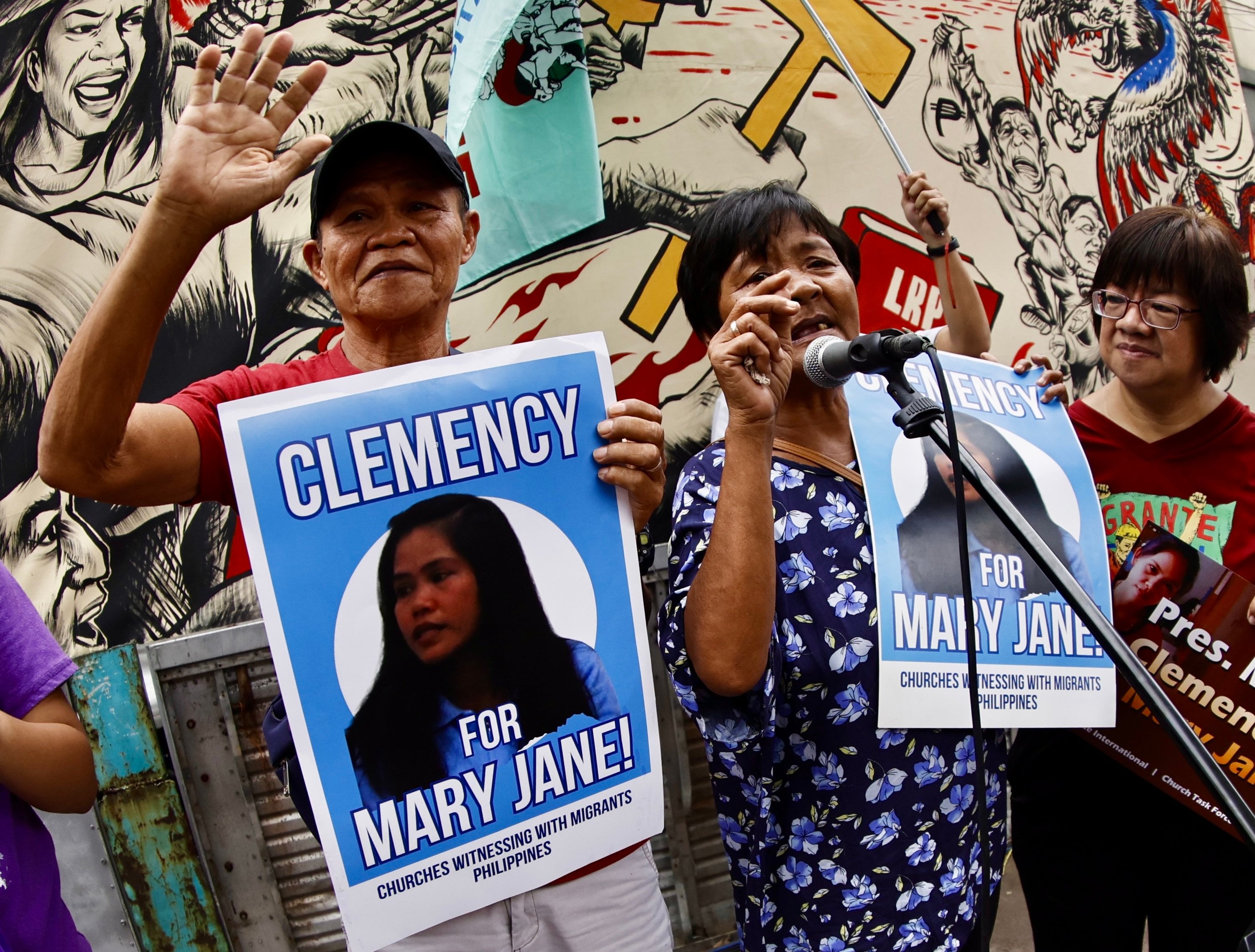 The parents of Mary Jane Veloso holding placards demanding clemency for their daughter during a protest in Manila in November 2024. Photo: EPA