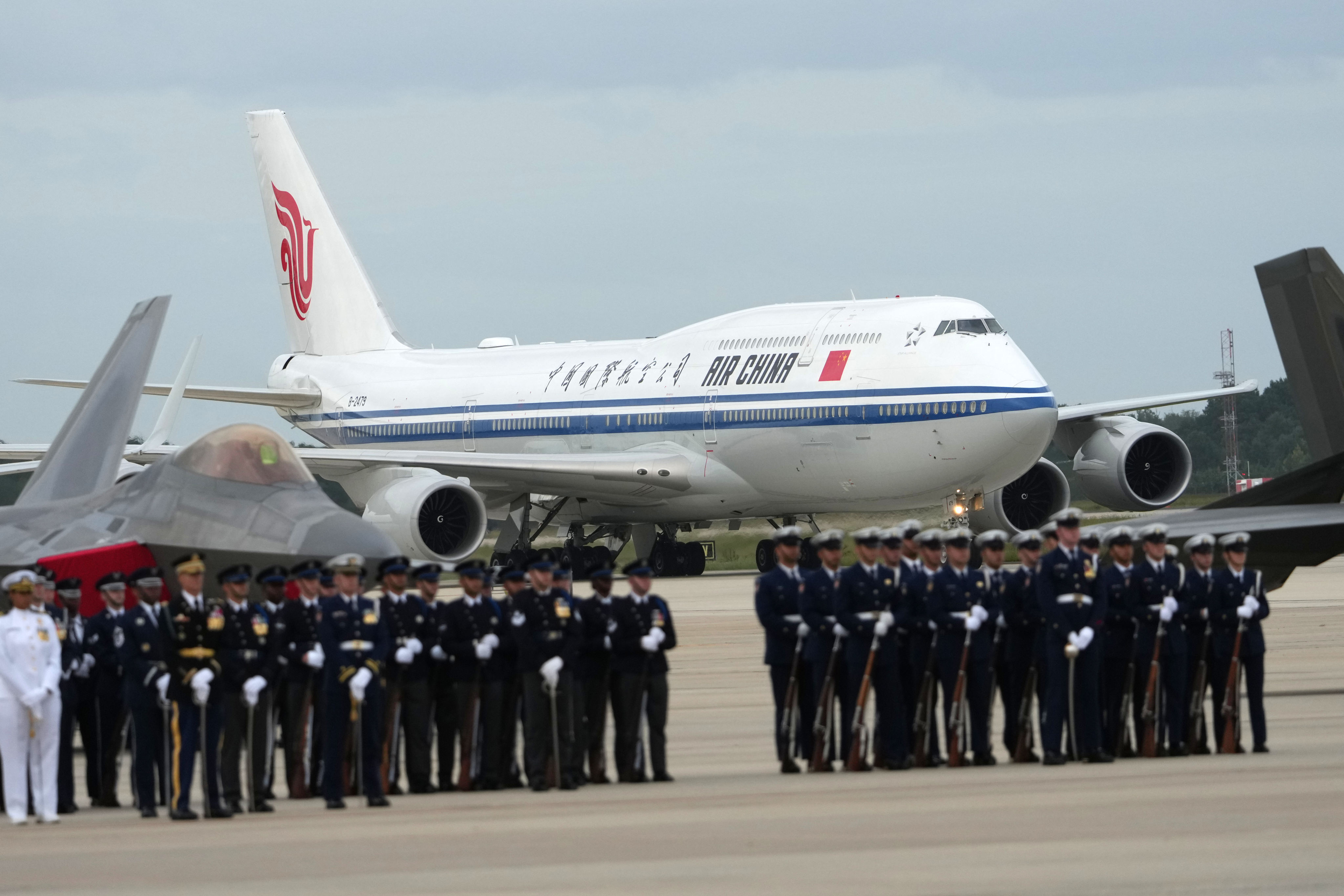 The plane carrying Chinese President Xi Jinping and his wife, Peng Liyuan, arrives at Joint Base Andrews on Wednesday. Photo: AP