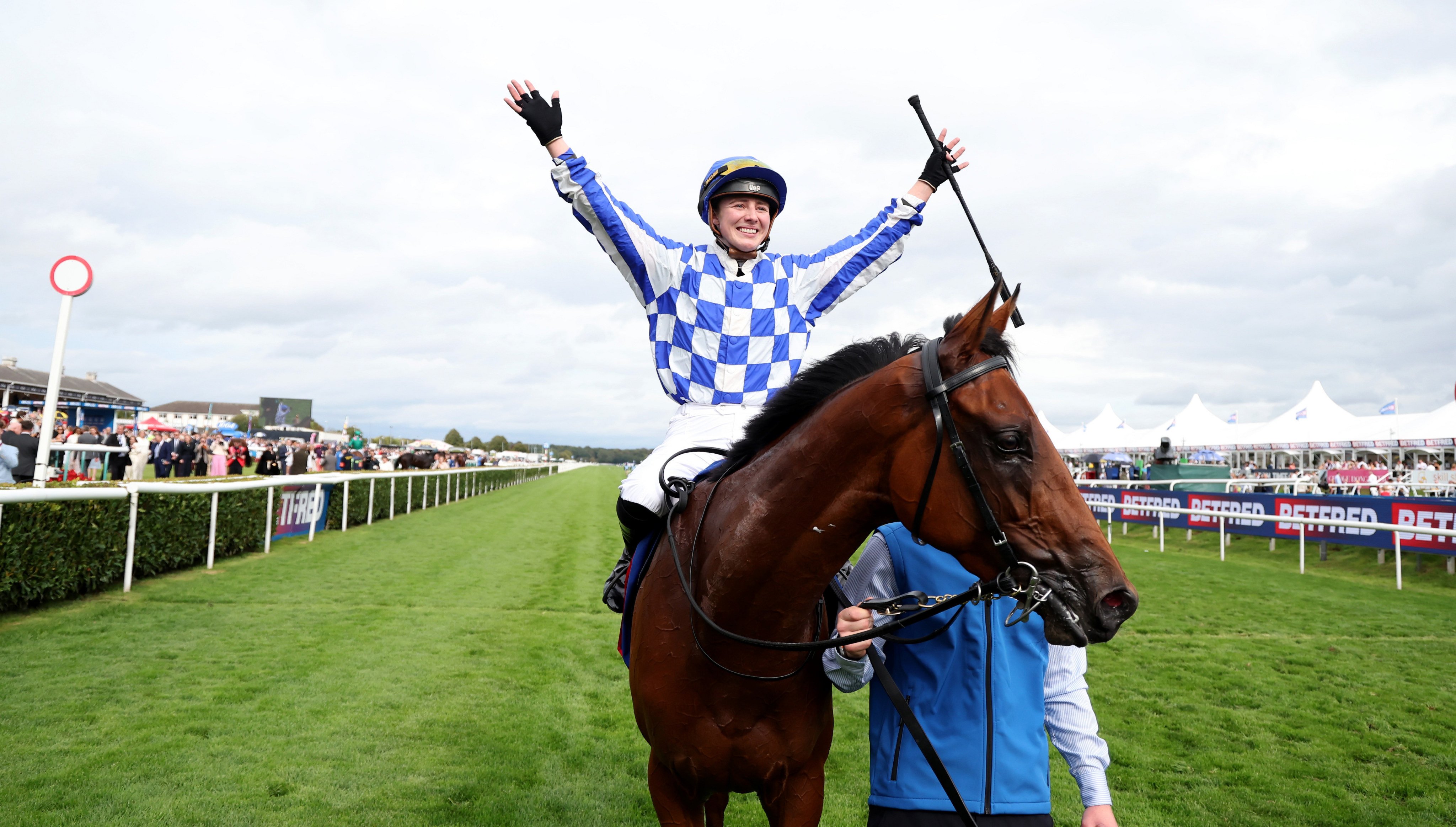 Saffie Osborne celebrates her record-breaking St Leger win on Highwayman. Photos: HKJC