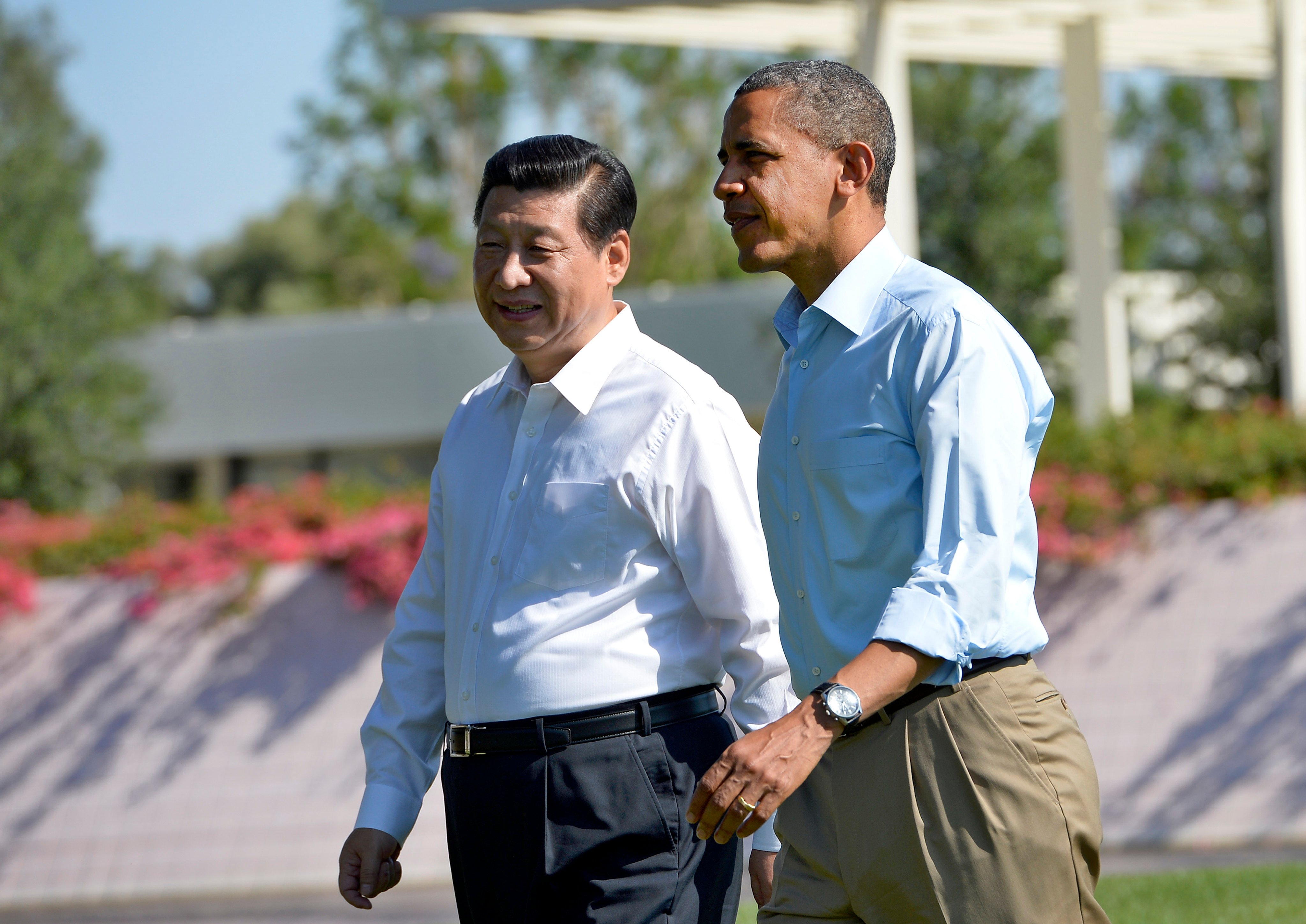 Chinese President Xi Jinping (left) and then US president Barack Obama chat as they take a walk at the Annenberg Retreat at Sunnylands in Rancho Mirage, California, on June 8, 2013. Photo: AFP