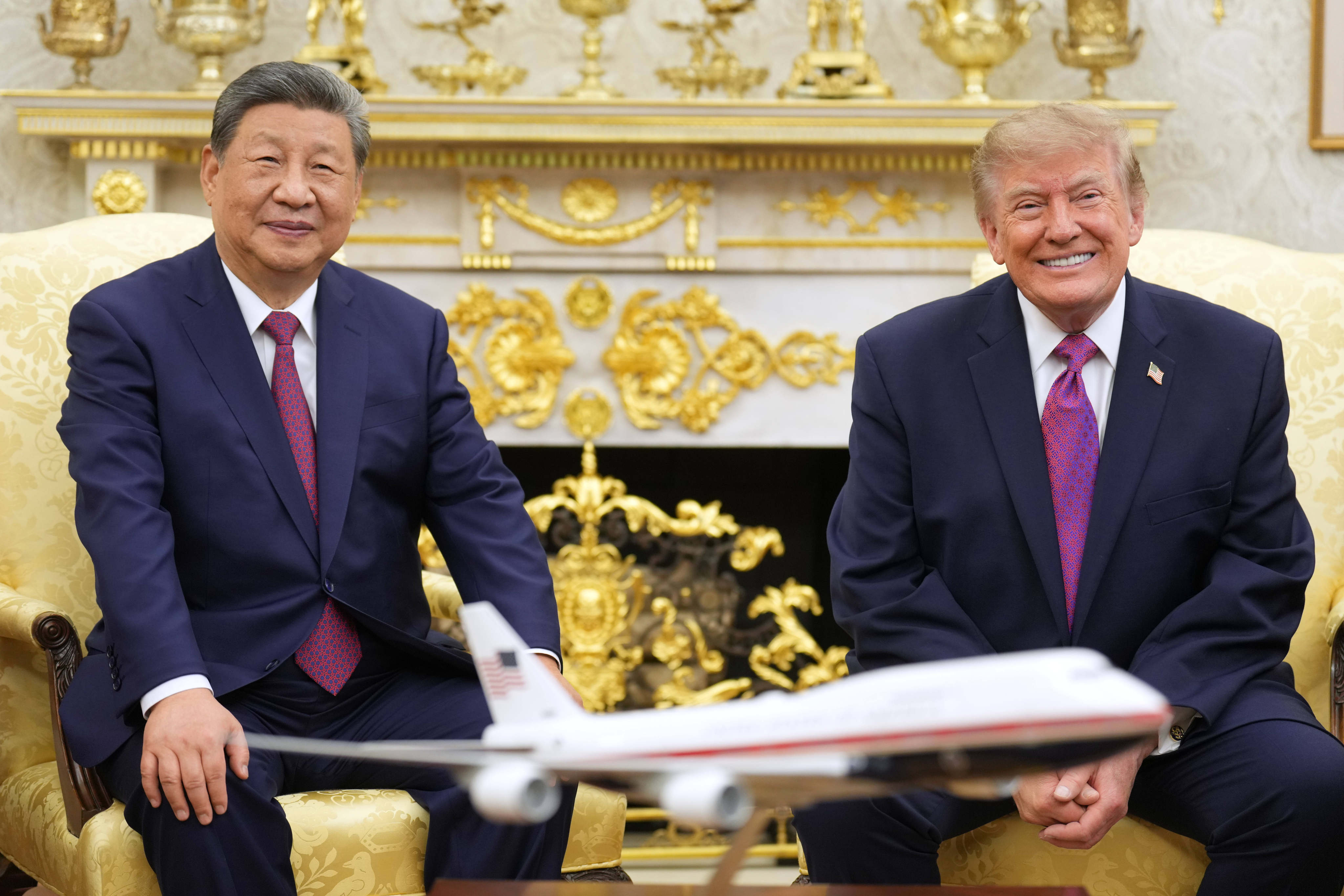 US President Donald Trump (right) and Chinese President Xi Jinping (left) meet in the Oval Office of the White House on Thursday. Photo: AP