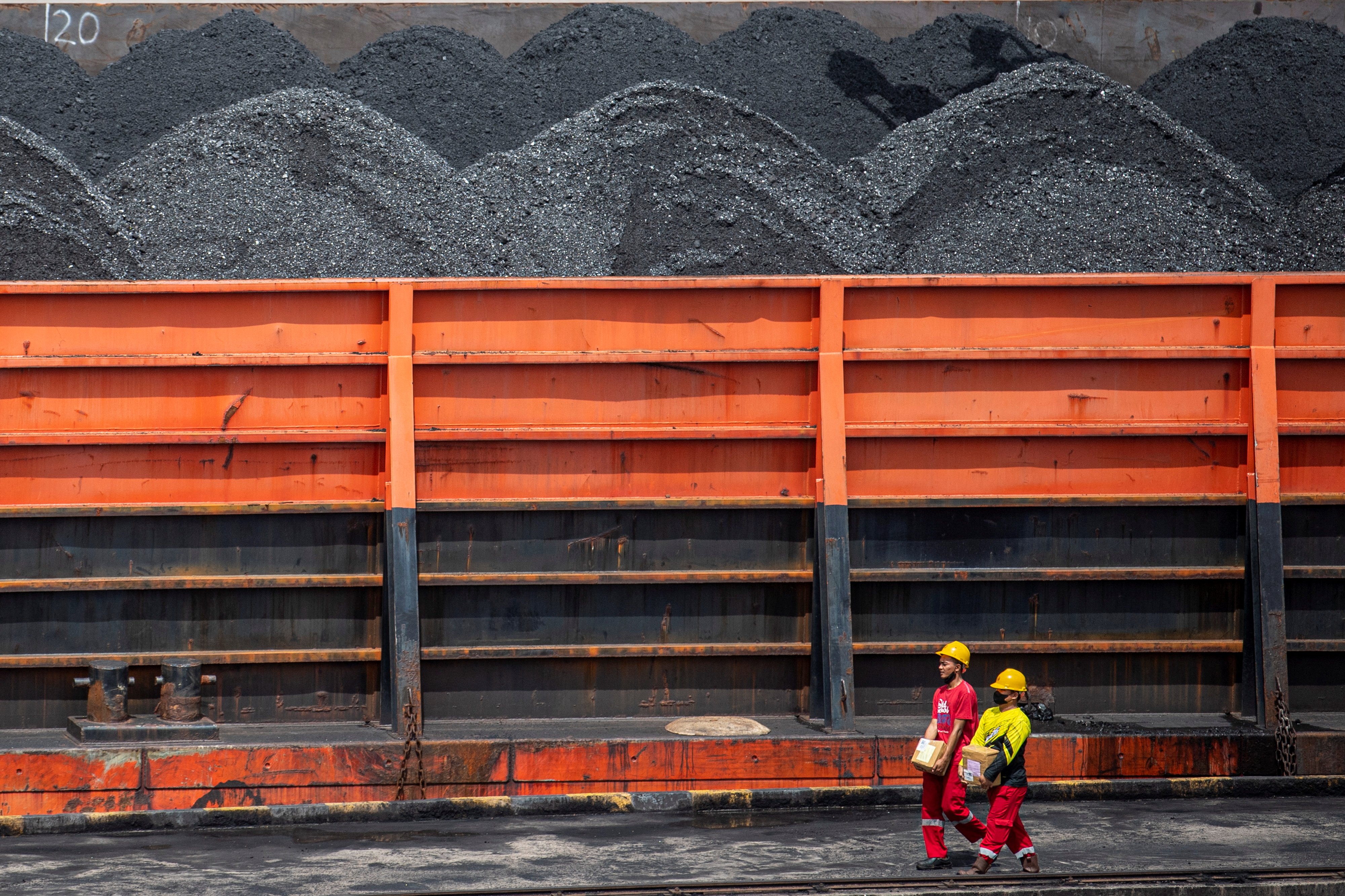 A tugboat carrying coal barges at a port in Palembang, South Sumatra province, Indonesia. Photo: Antara Foto/Reuters