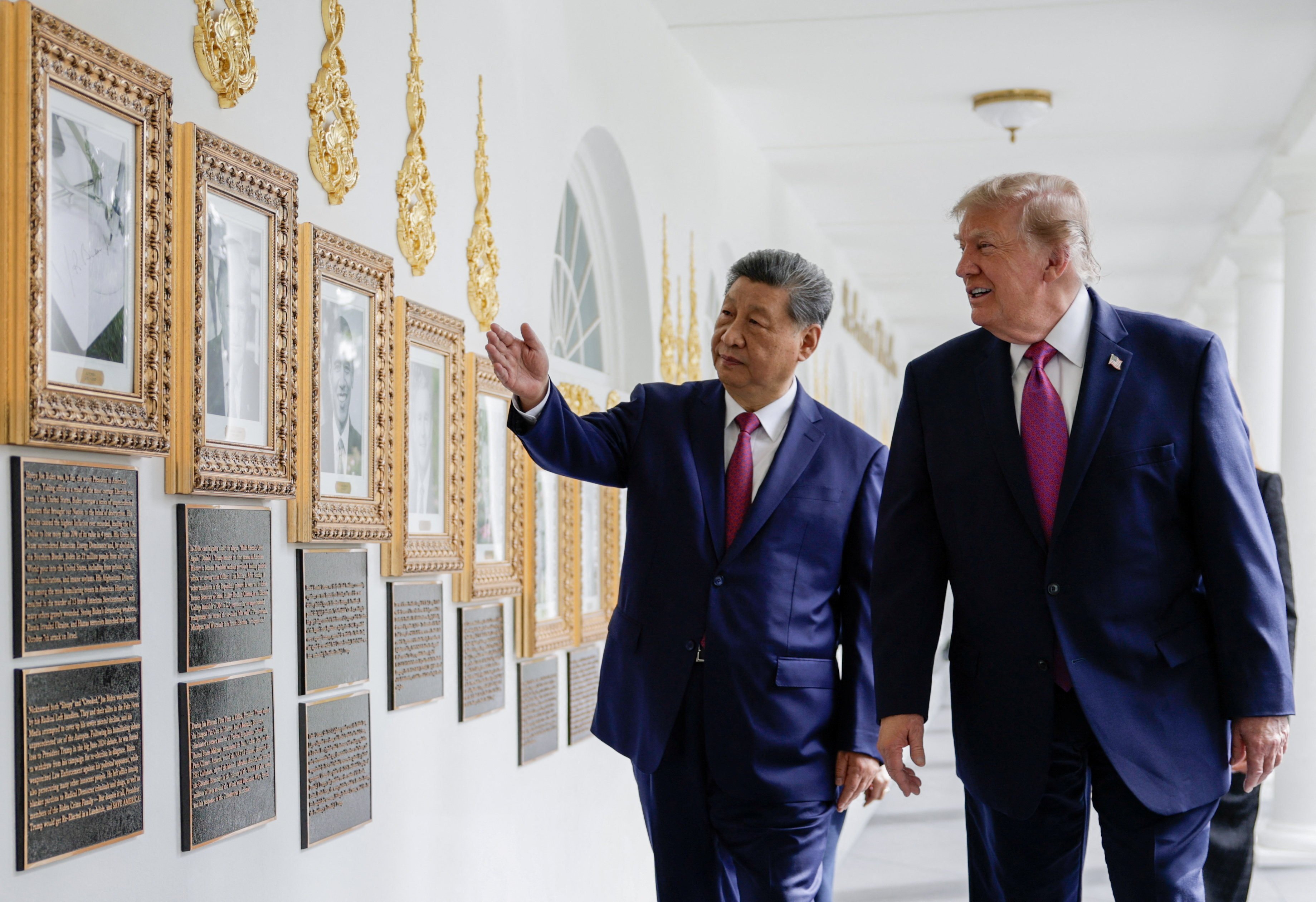 US President Donald Trump and Chinese President Xi Jinping look at an image of an autopen signing former U.S. President Joe Biden's signature at the "Presidential Walk of Fame" in the Colonnade of the White House in Washington, D.C., US, September 24, 2026. REUTERS/Evan Vucci