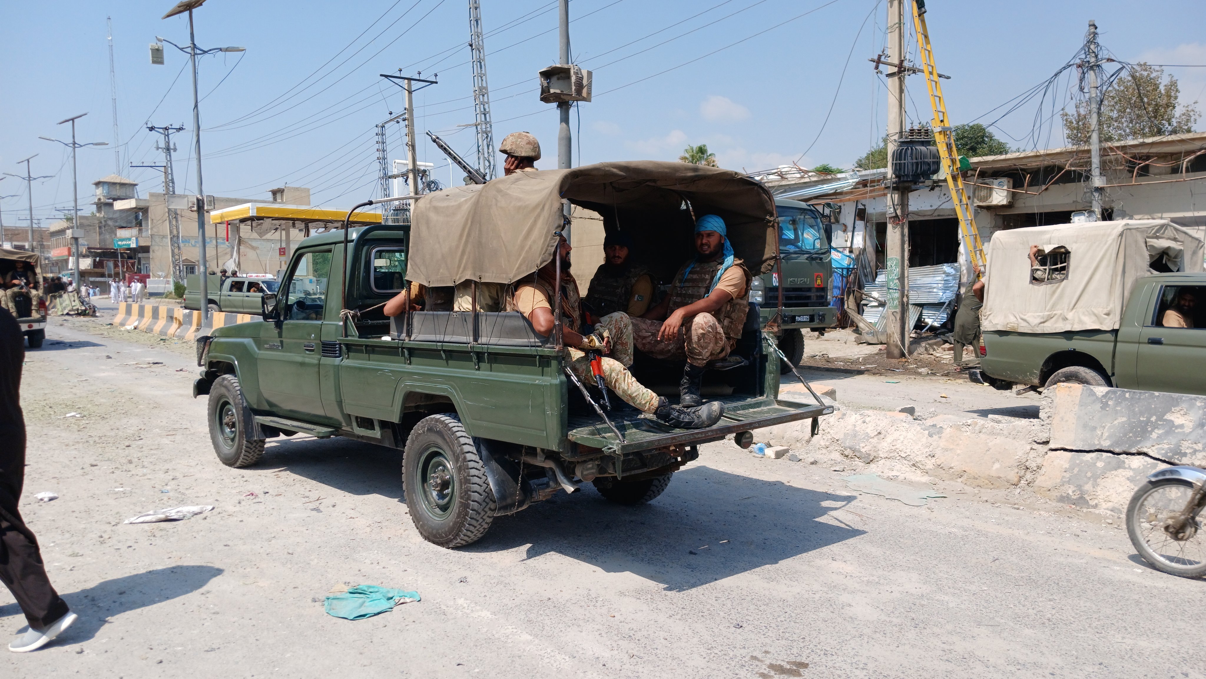 Security officers inspect the blast site following an attack on a mosque in Kohat district, Khyber Pakhtunkhwa, Pakistan, on September 19. Photo: EPA