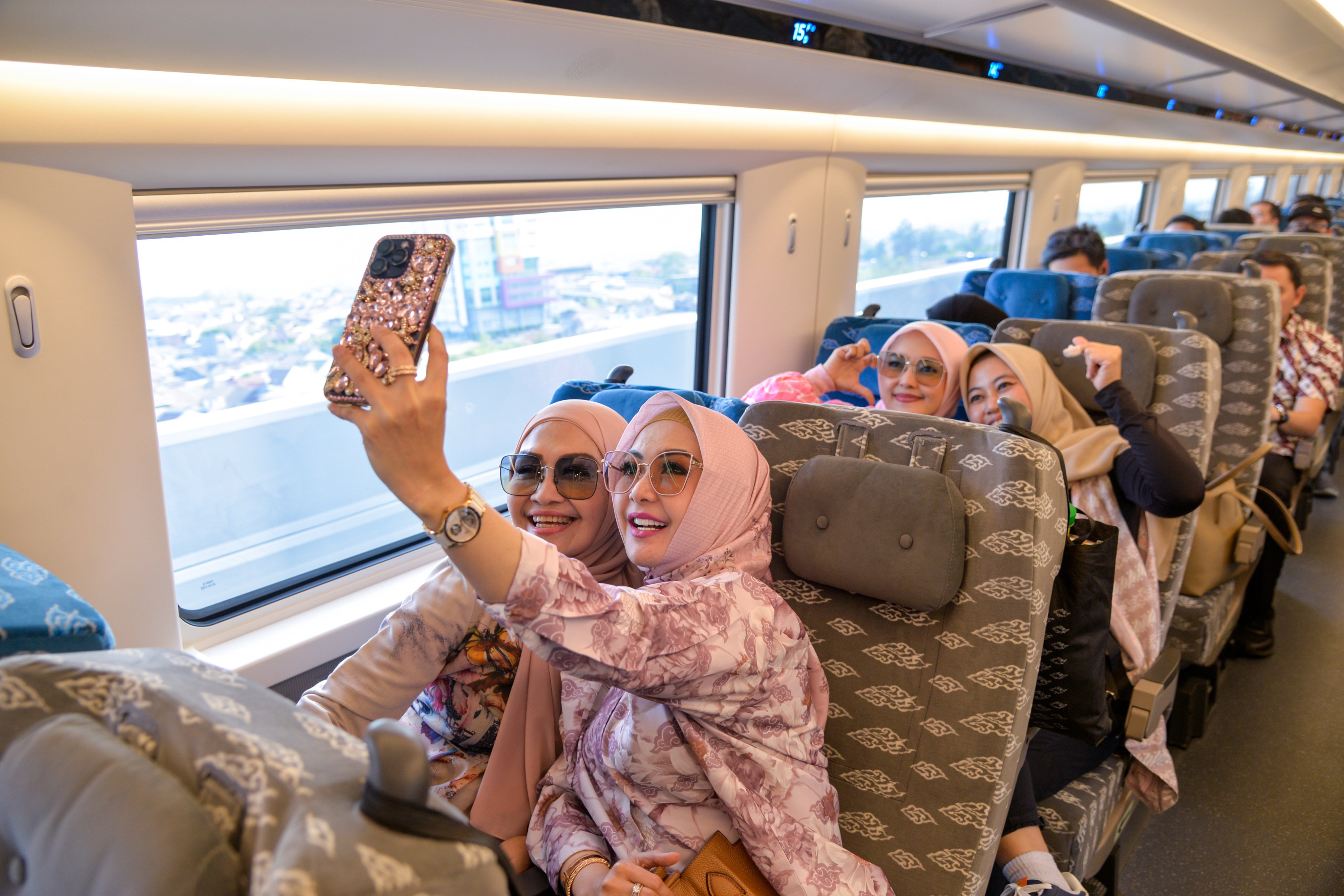 Passengers take selfies in a carriage on the Jakarta-Bandung high-speed railway in Indonesia on October 17, 2023. Photo: Xinhua