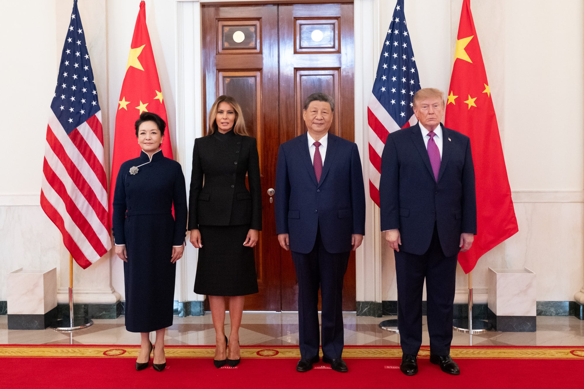 Chinese President Xi Jinping and his wife Peng Liyuan pose for a photo with US leader Donald Trump and his wife Melania Trump during a welcome ceremony at the White House on Thursday. Photo: Xinhua